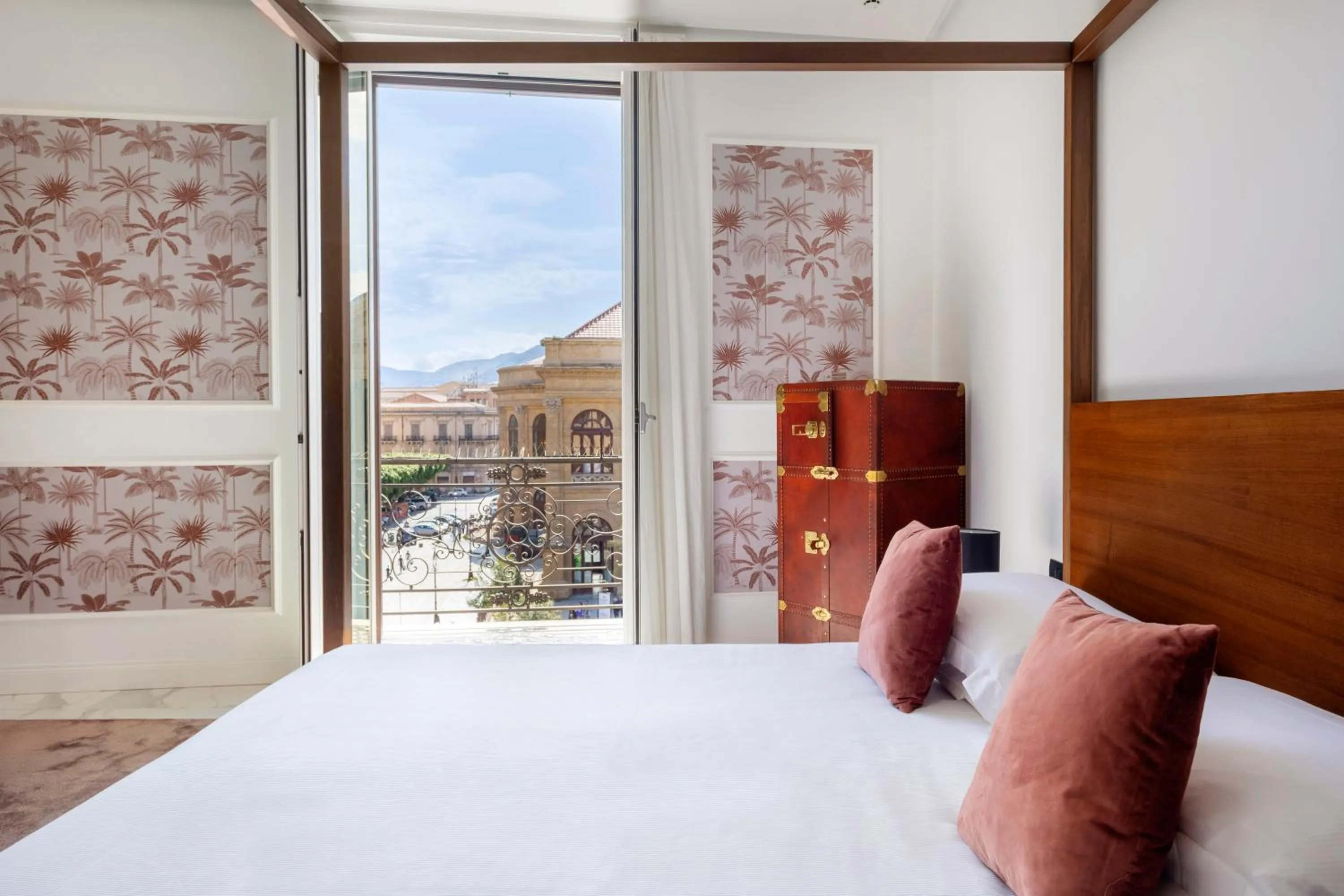 Bed in Palazzo Sovrana Serviced Luxury Apartments