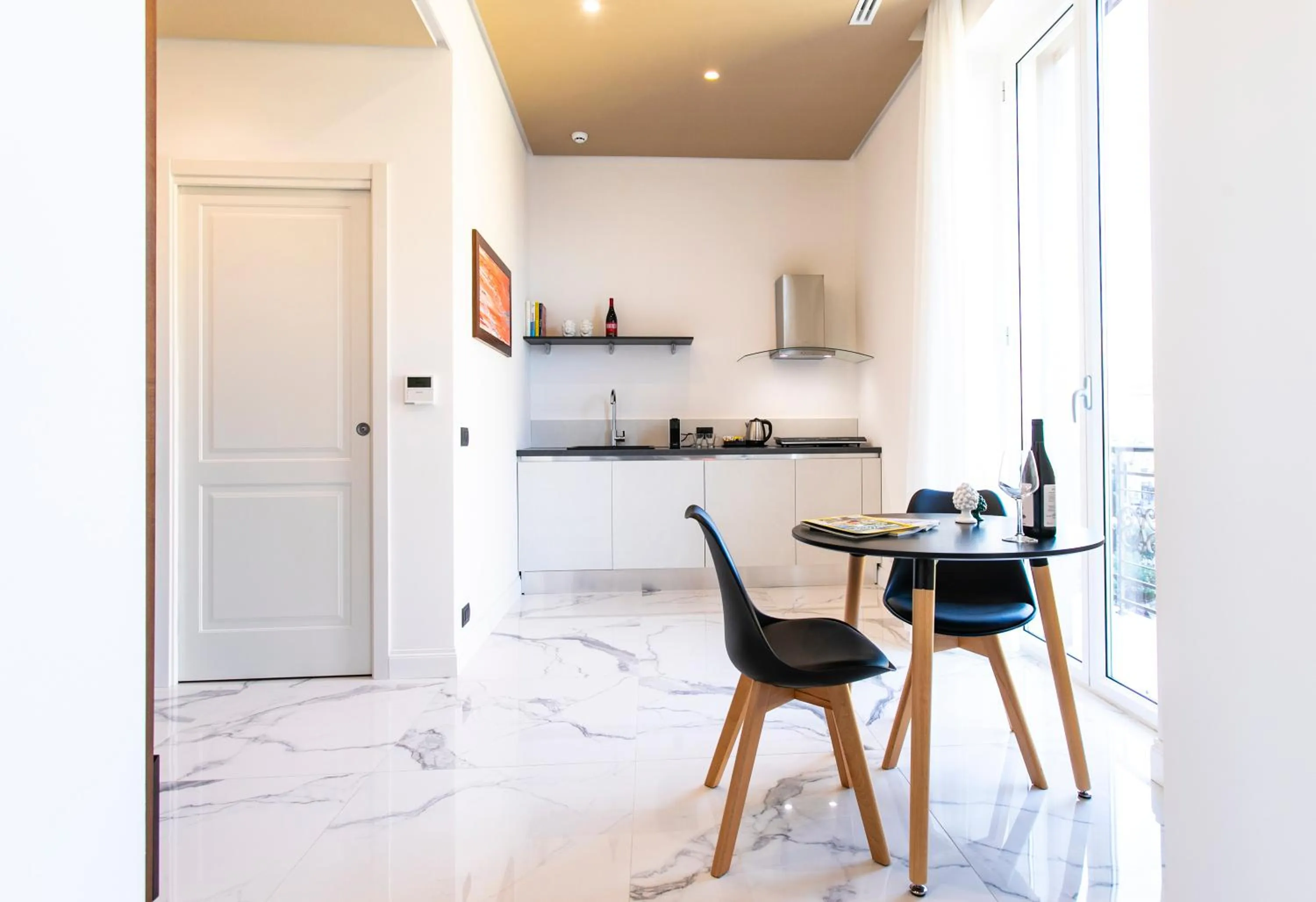 Kitchen or kitchenette in Palazzo Sovrana Serviced Luxury Apartments