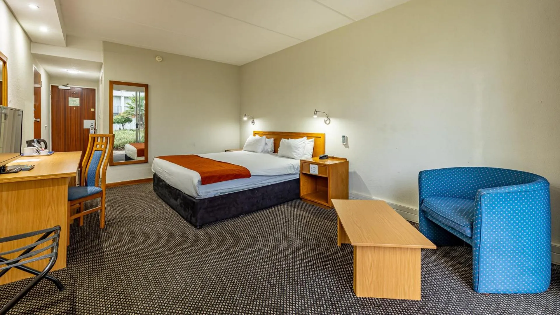 Bedroom, Bed in African Sky Newcastle Inn