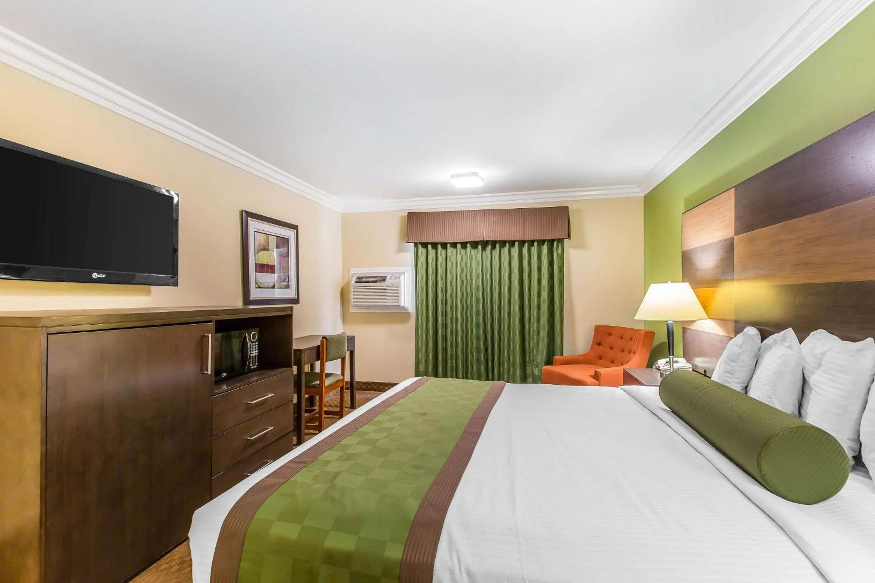 Bedroom, Bed in Rodeway Inn & Suites Canyon Lake-Menifee West