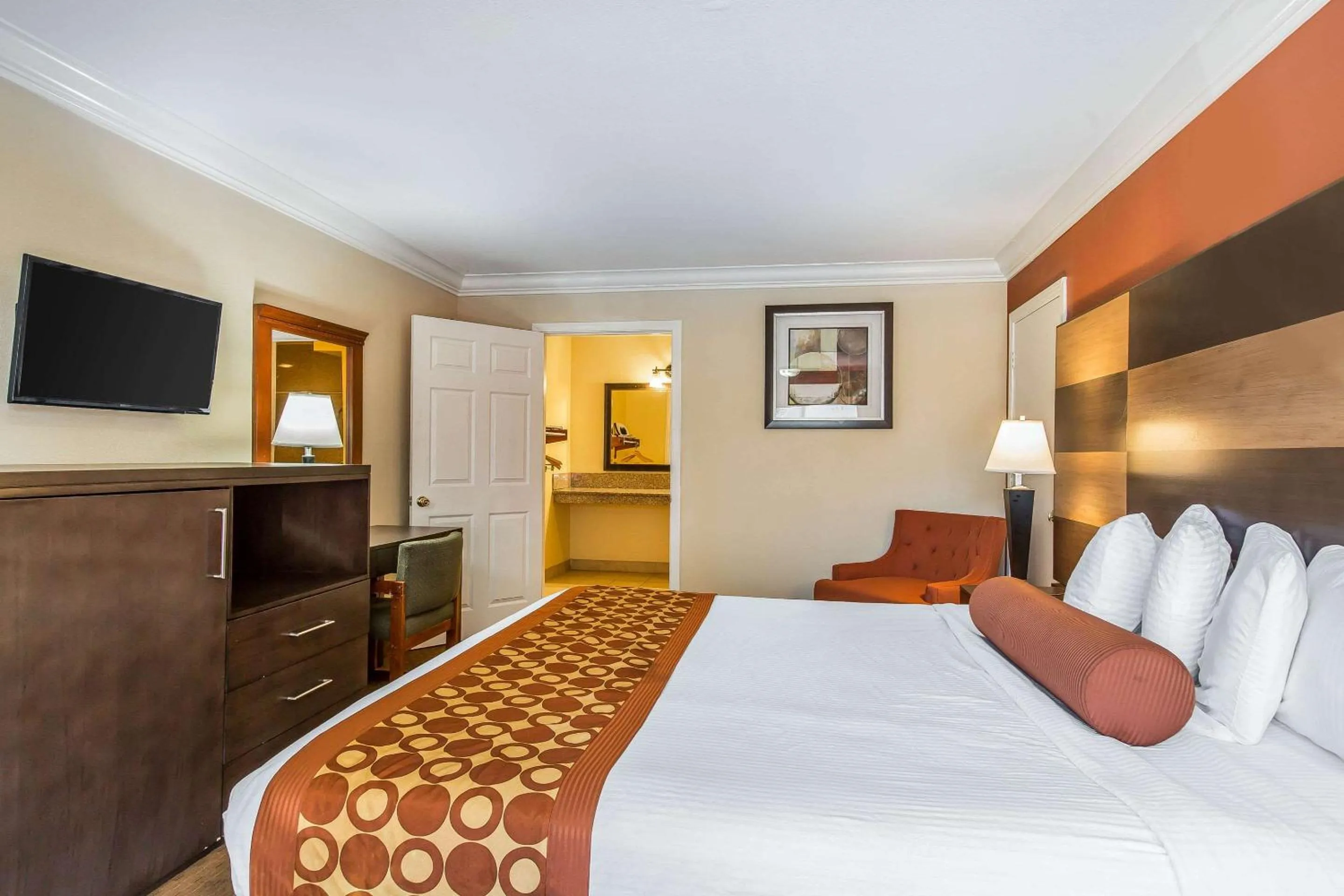 Bedroom, Bed in Rodeway Inn & Suites Canyon Lake-Menifee West