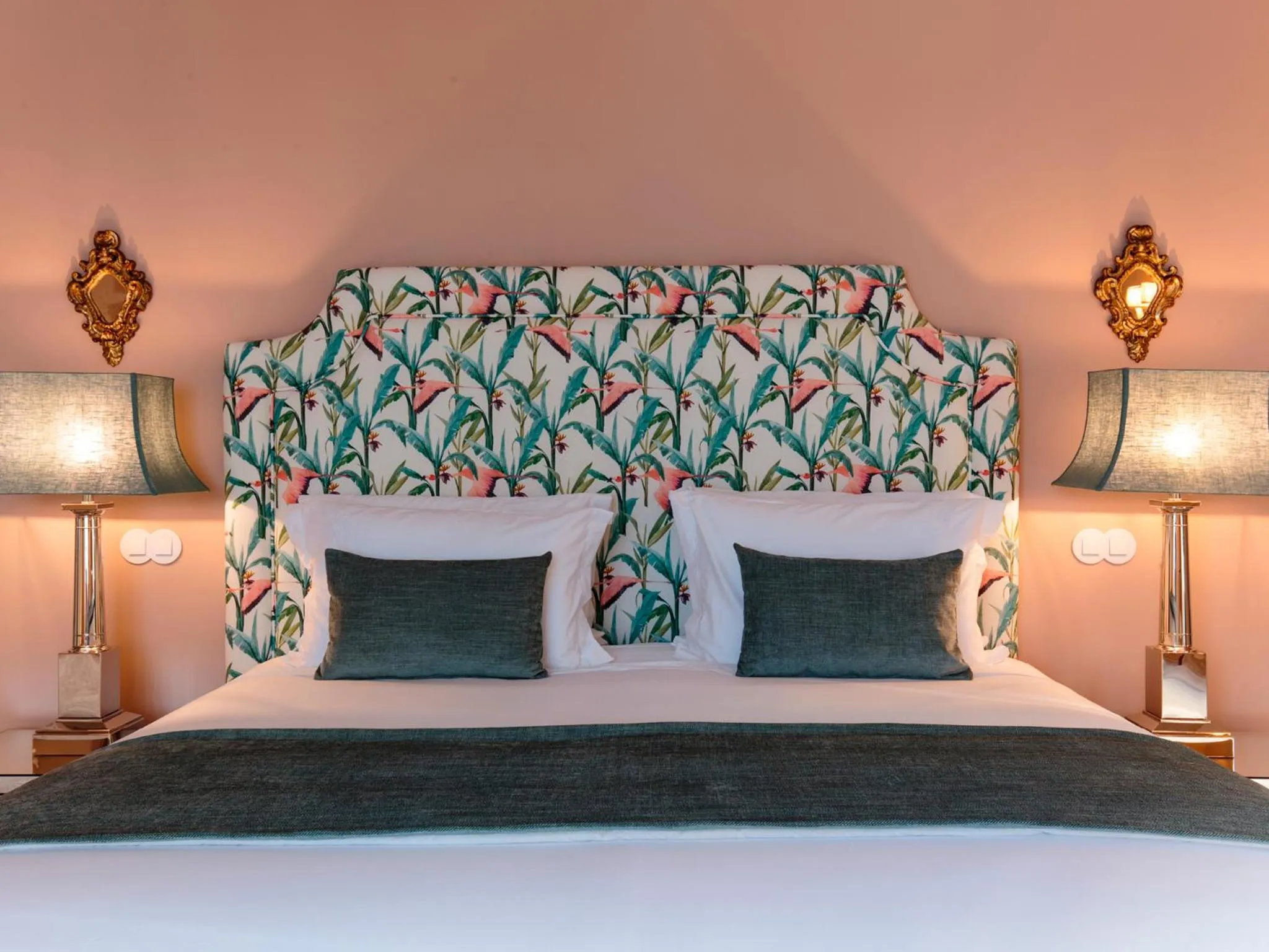 Bed in Dear Lisbon - Valmor Palace