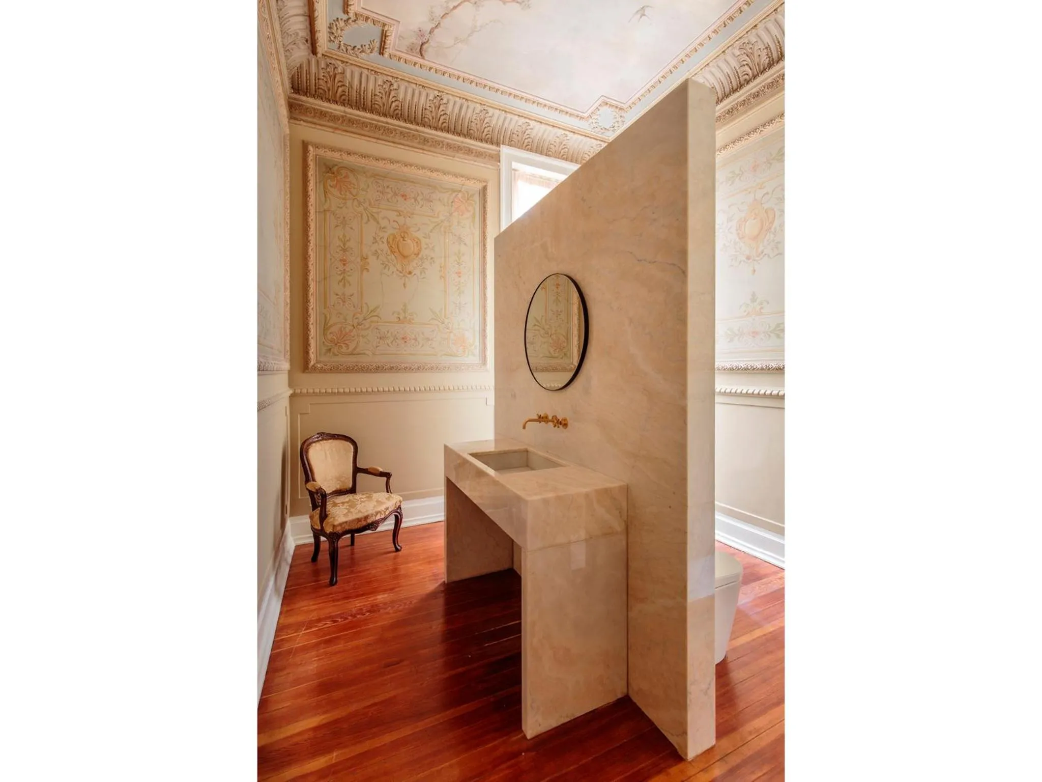 Bathroom in Dear Lisbon - Valmor Palace