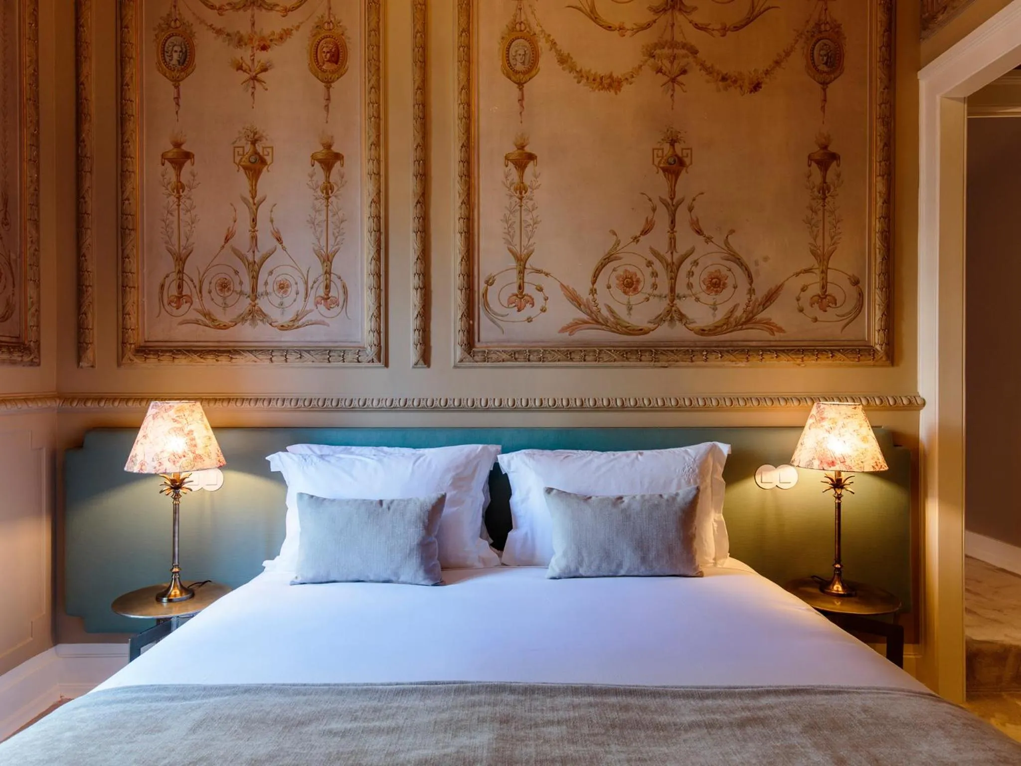 Decorative detail, Bed in Dear Lisbon - Valmor Palace