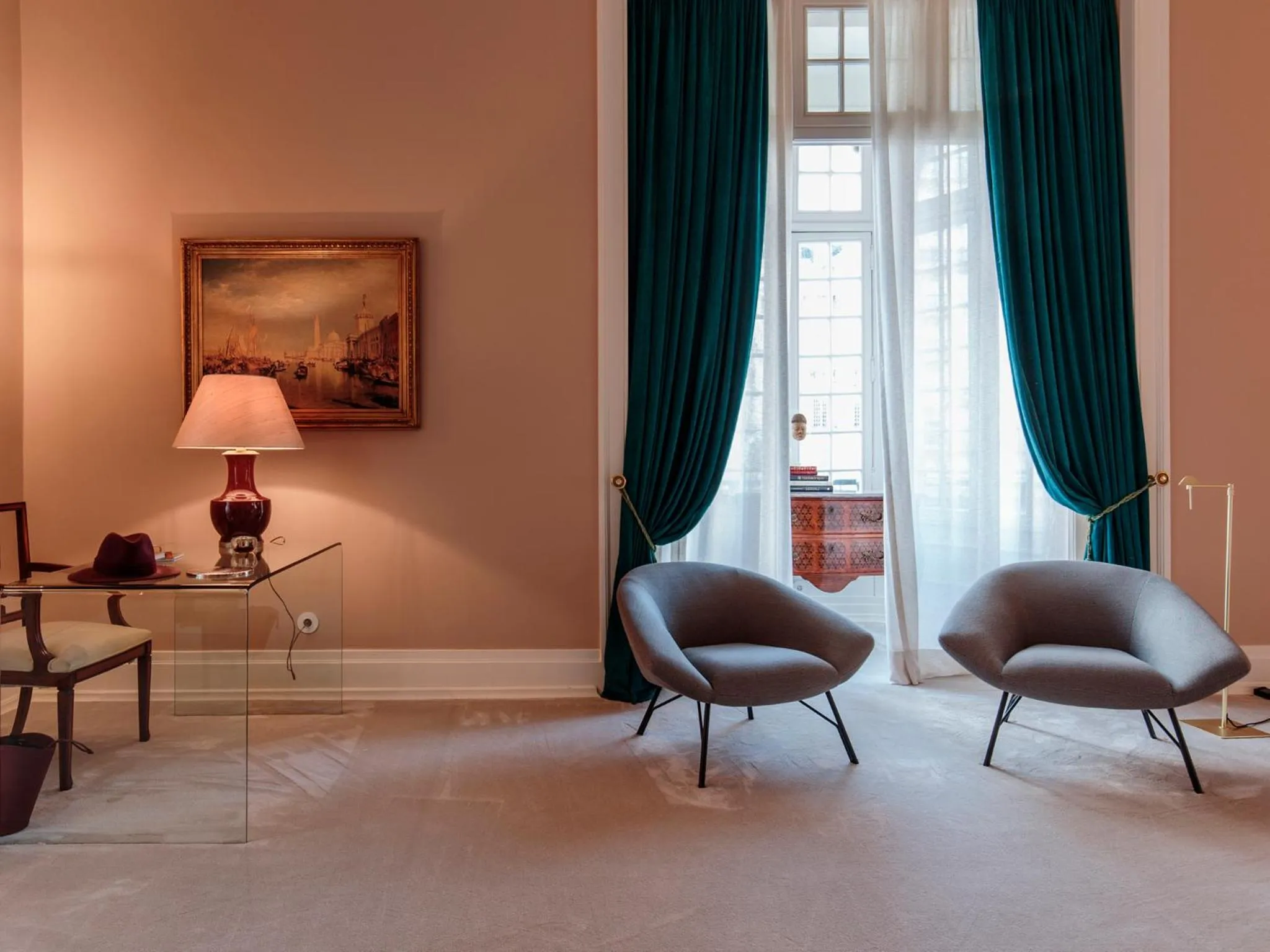 Photo of the whole room in Dear Lisbon - Valmor Palace