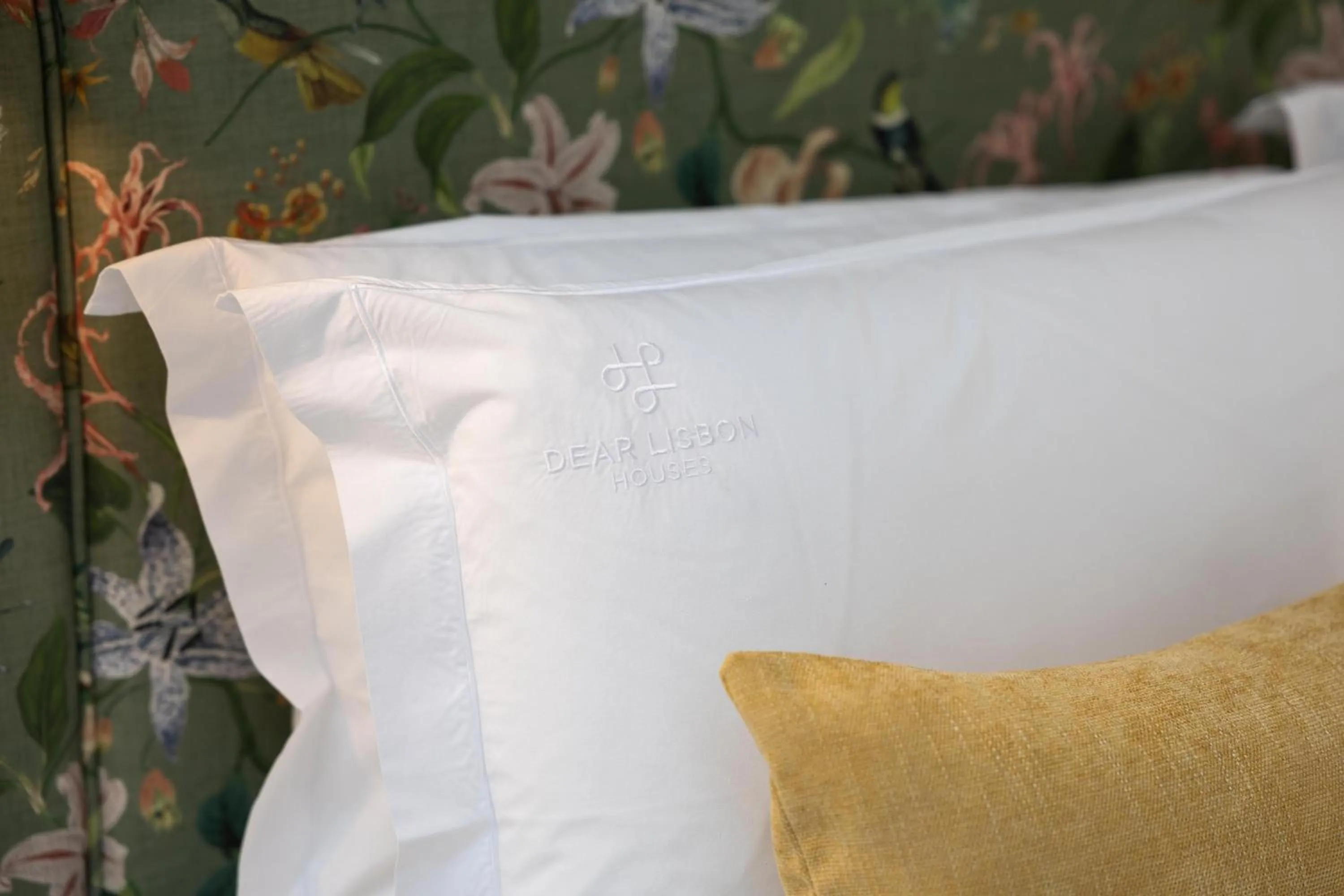 Decorative detail in Dear Lisbon - Valmor Palace