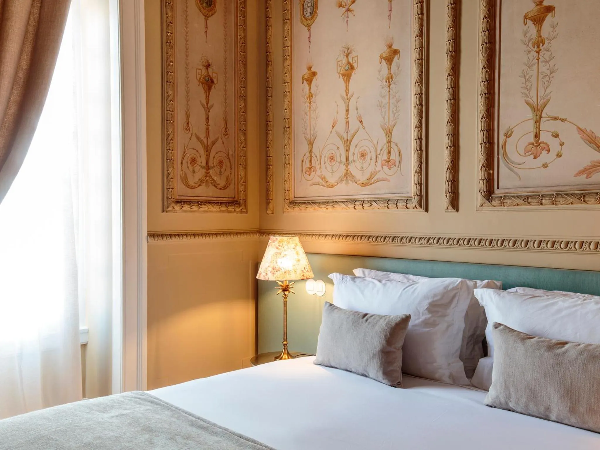 Bed in Dear Lisbon - Valmor Palace