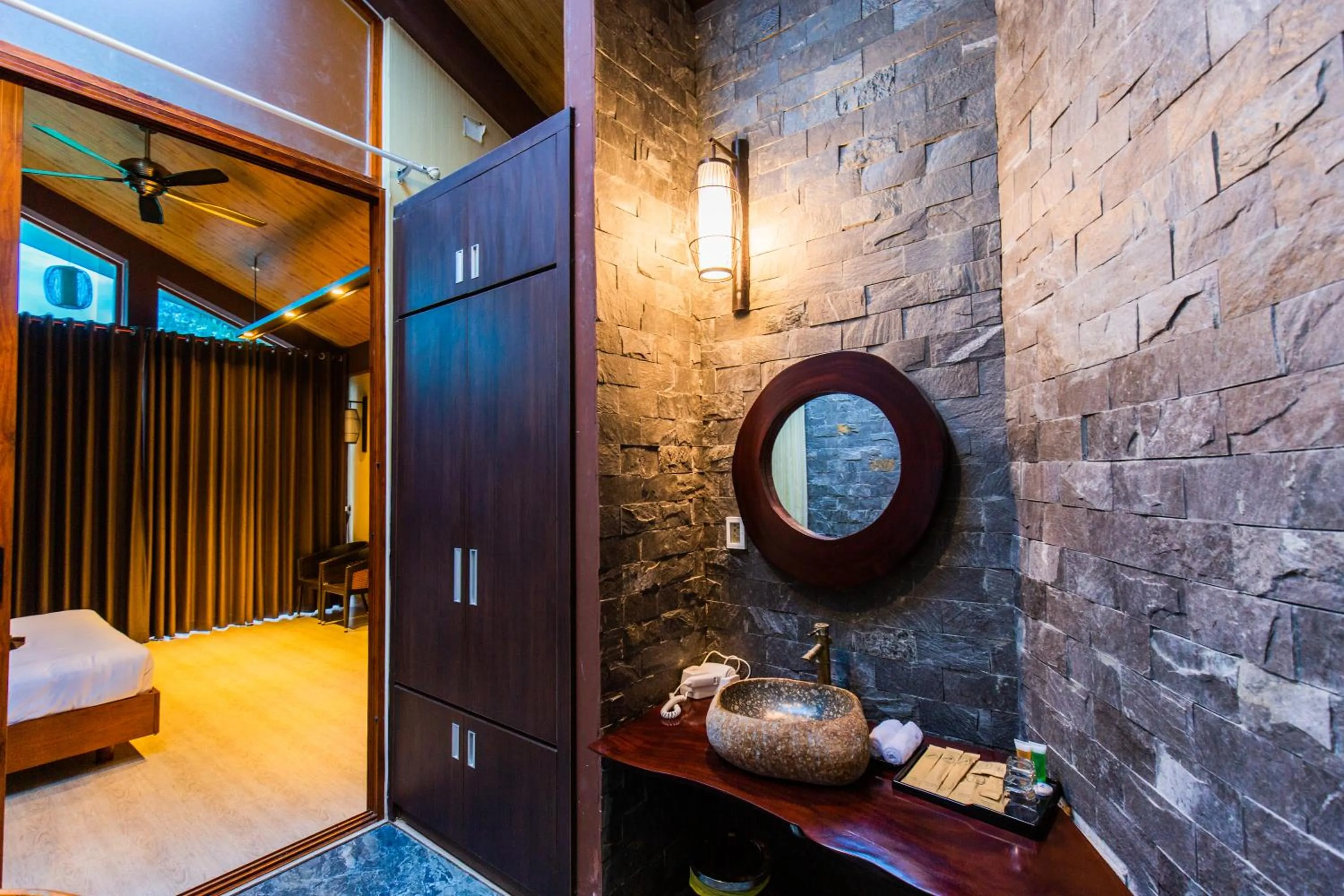 Bathroom, Bed in Hamya Hotsprings and Resort