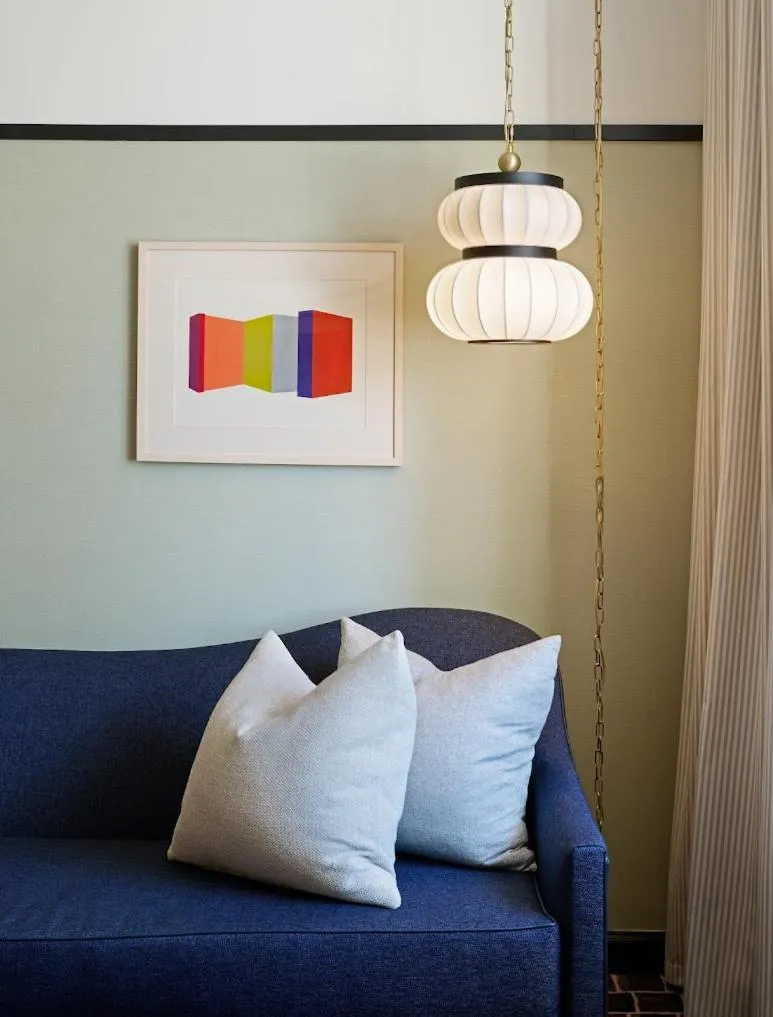 Seating area in L7 Chicago by LOTTE