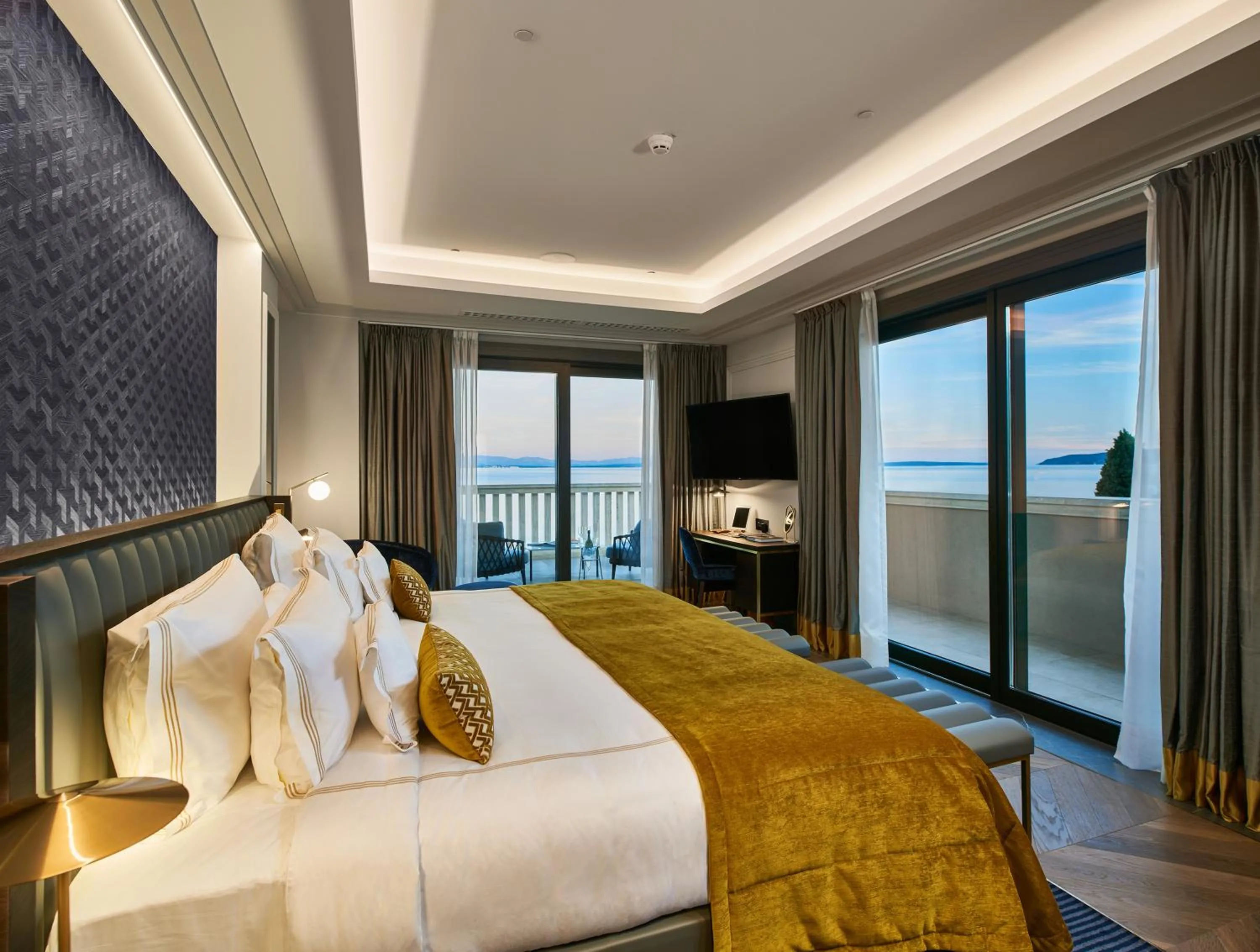 TV and multimedia, Bed in Ikador Luxury Boutique Hotel & Spa