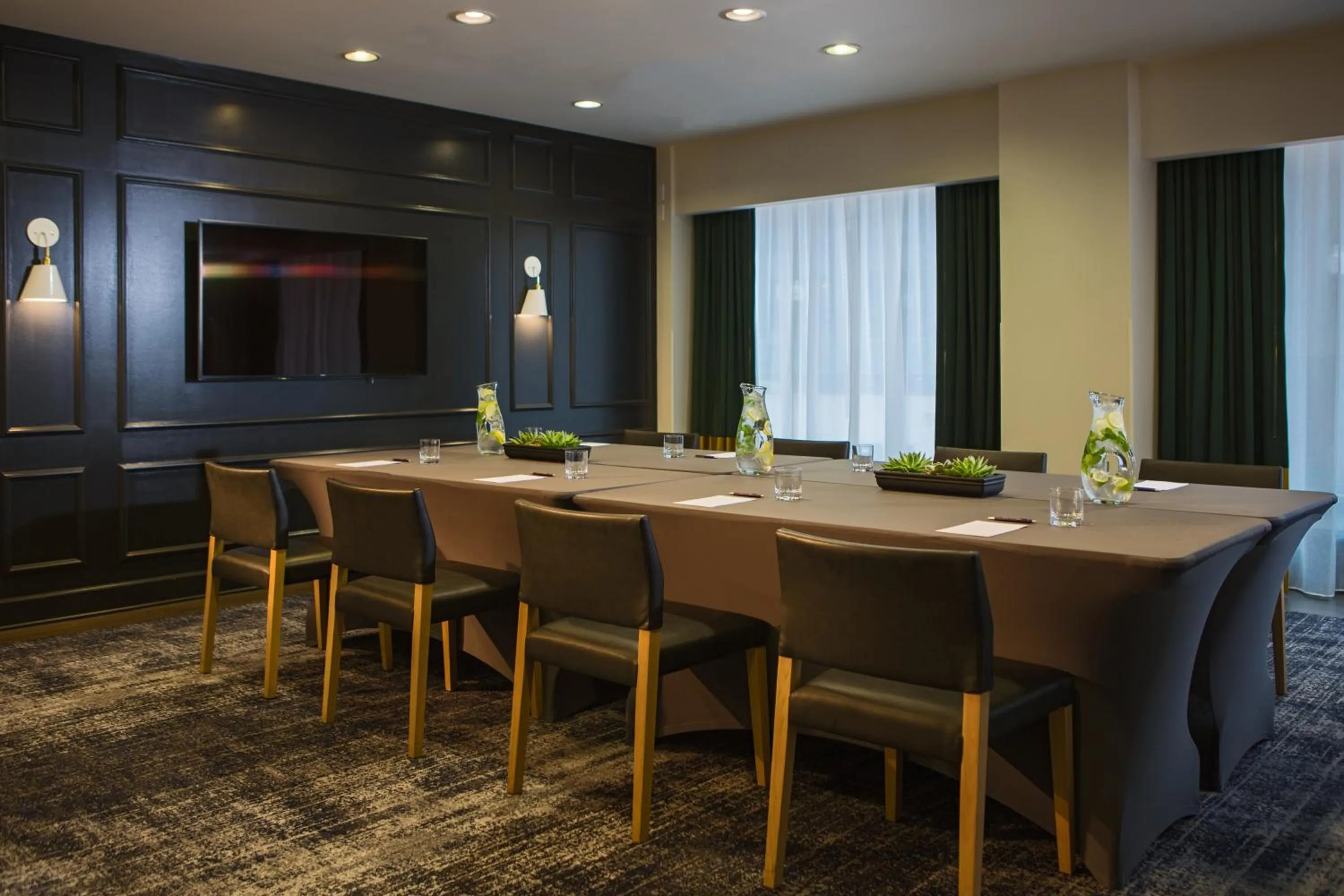 Meeting/conference room in Staypineapple, An Iconic Hotel, The Loop