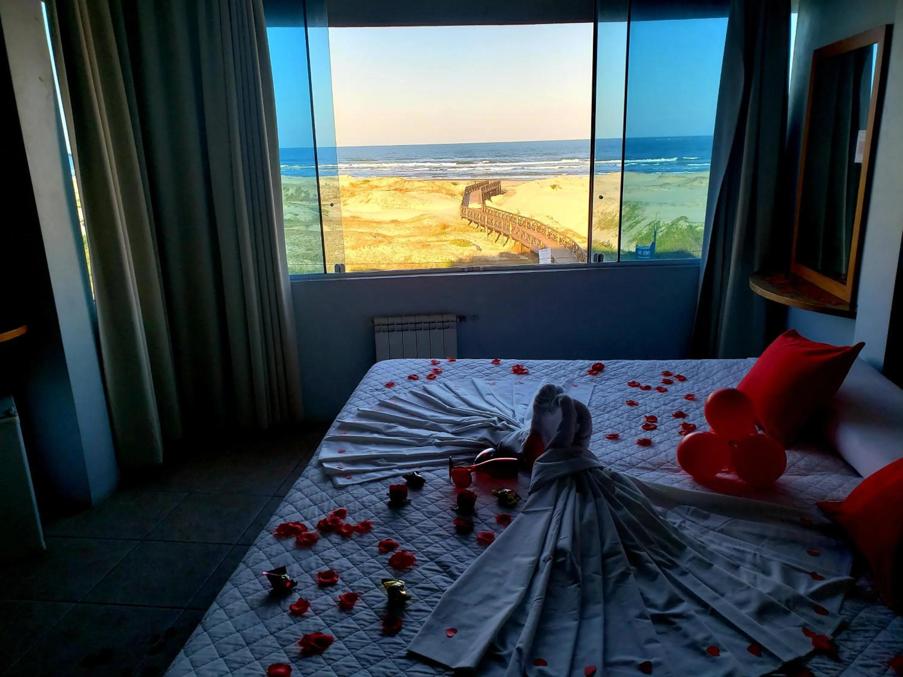 Bed in De Rose Praia Hotel