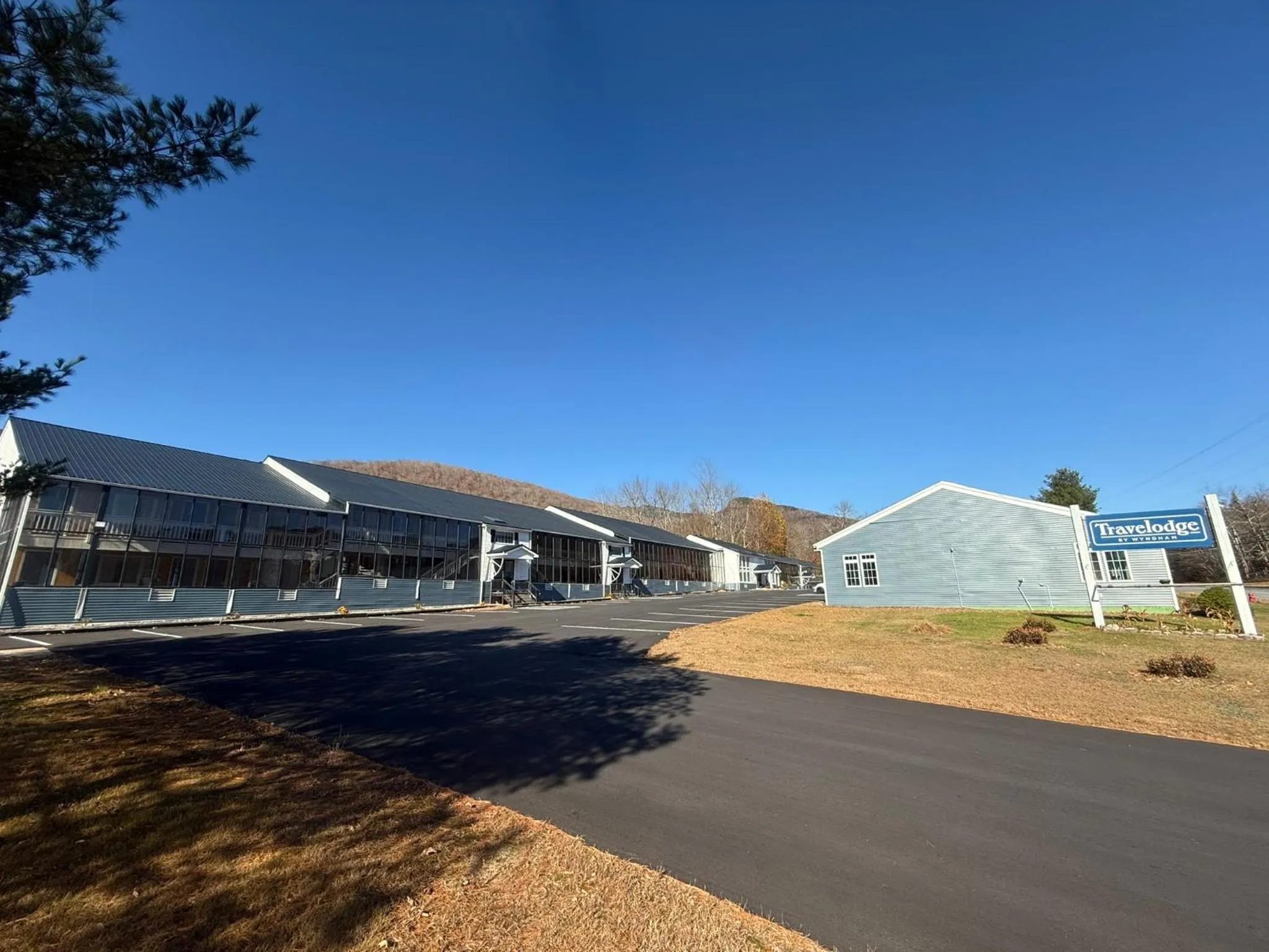 Property building in Travelodge by Wyndham Lincoln Near White Mountain