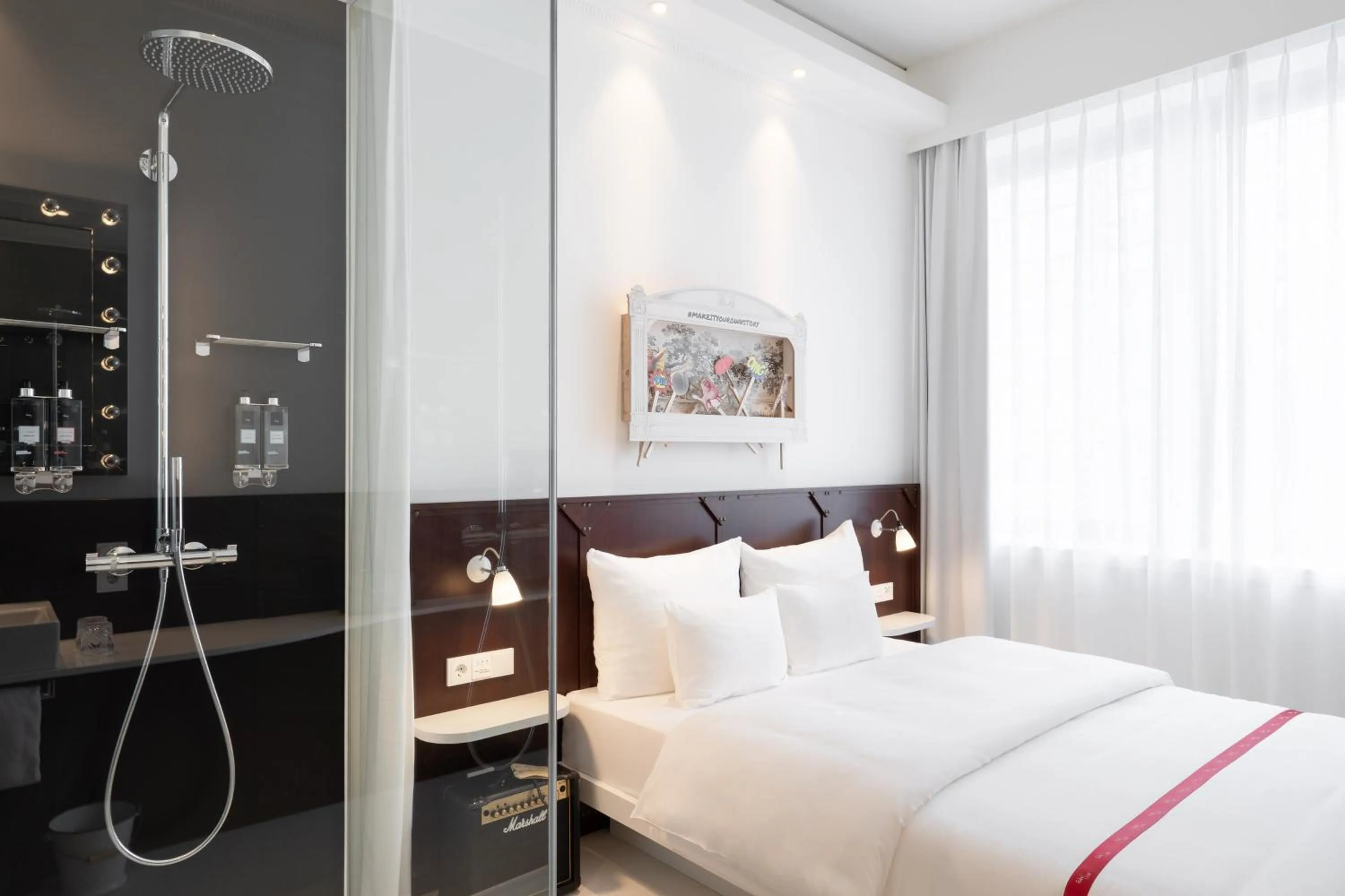 Photo of the whole room, Bed in Ruby Leni Hotel Dusseldorf