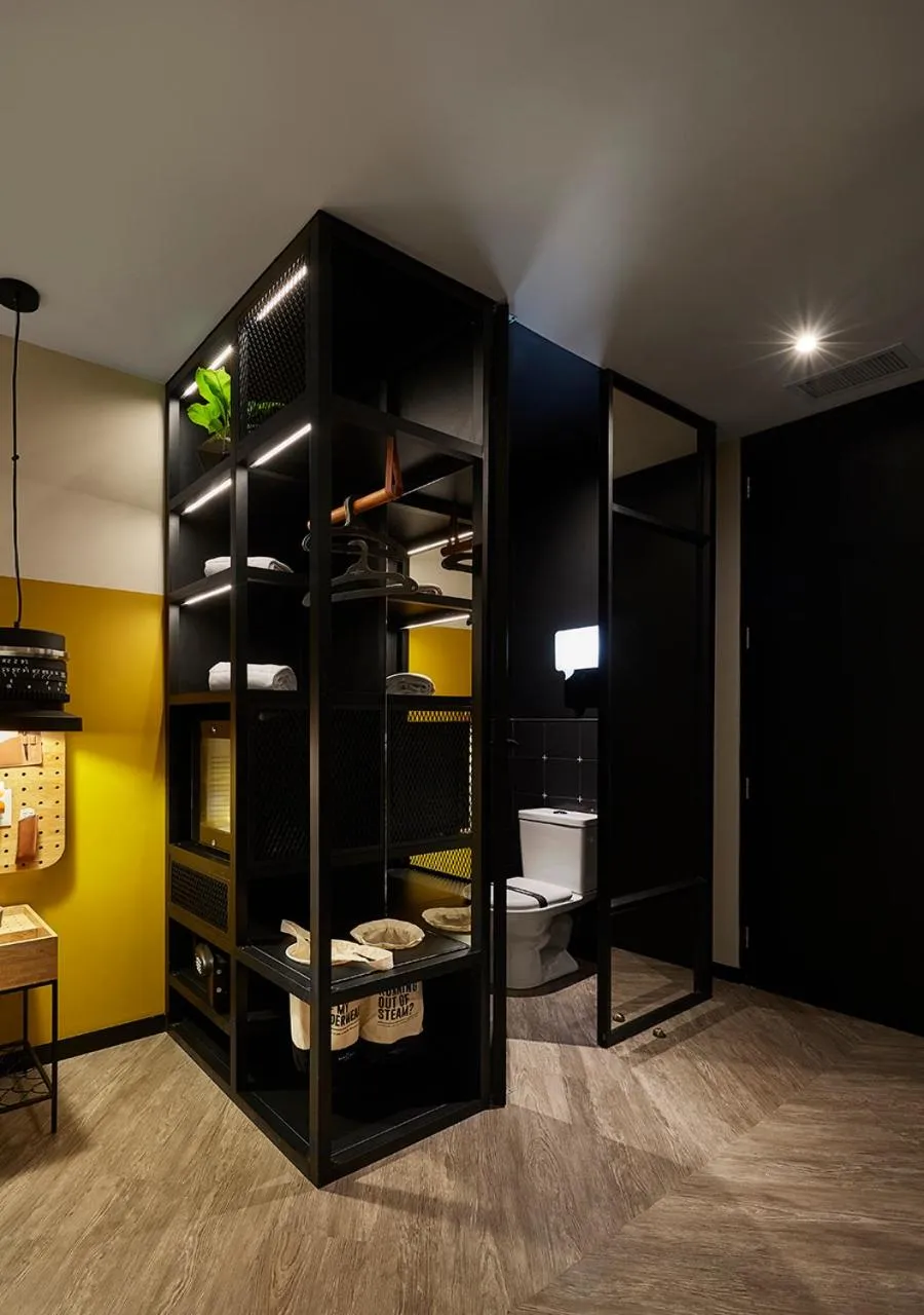 Bathroom, Bed in The Click Clack Hotel Medellín