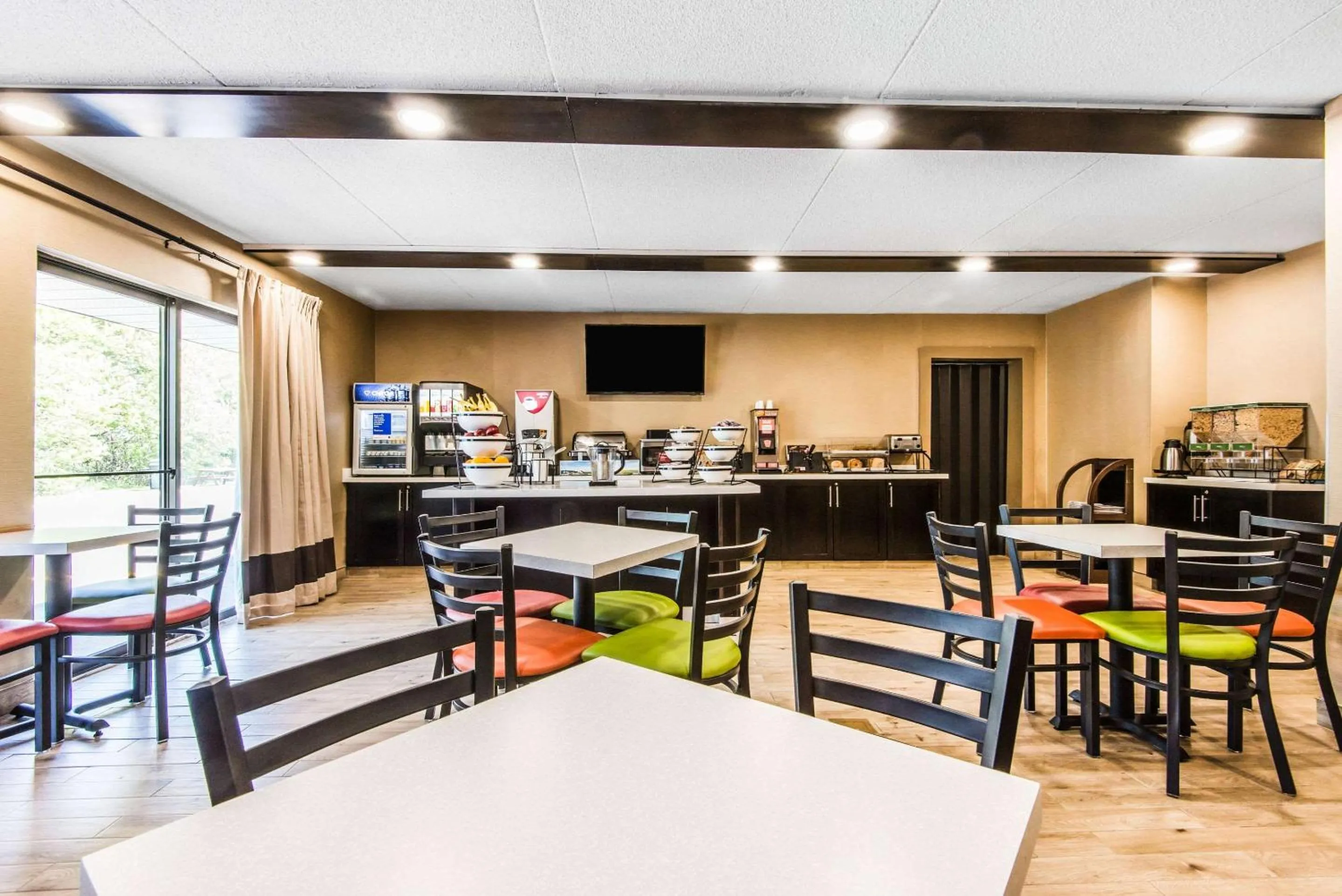 Restaurant/places to eat in Comfort Inn