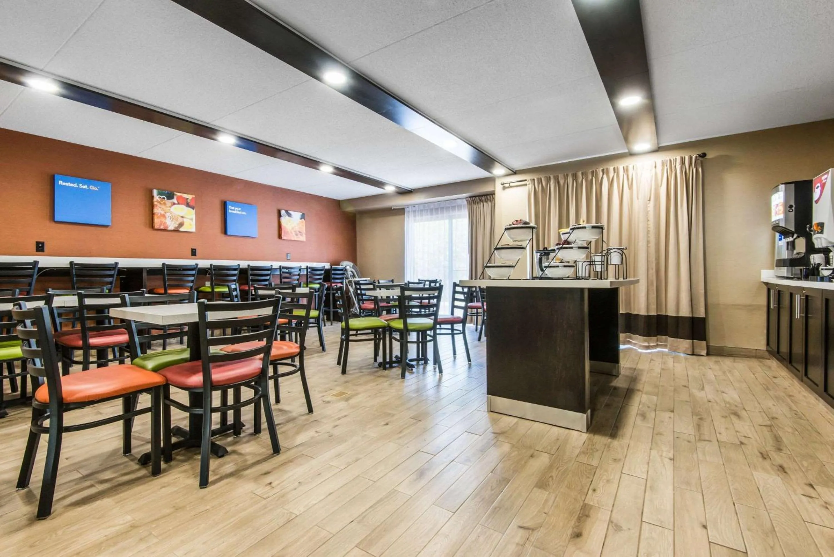 Restaurant/places to eat in Comfort Inn