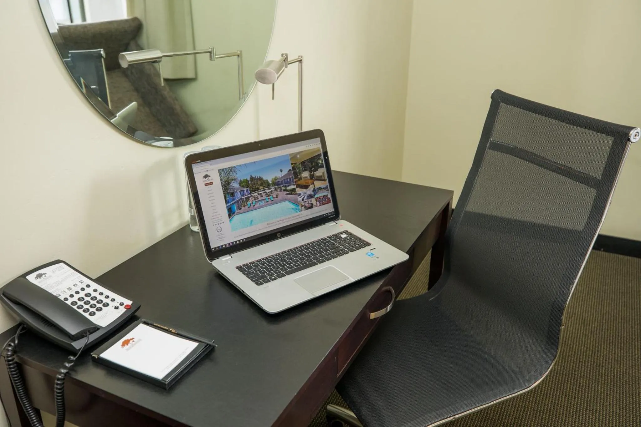 Decorative detail in Maple Tree Inn