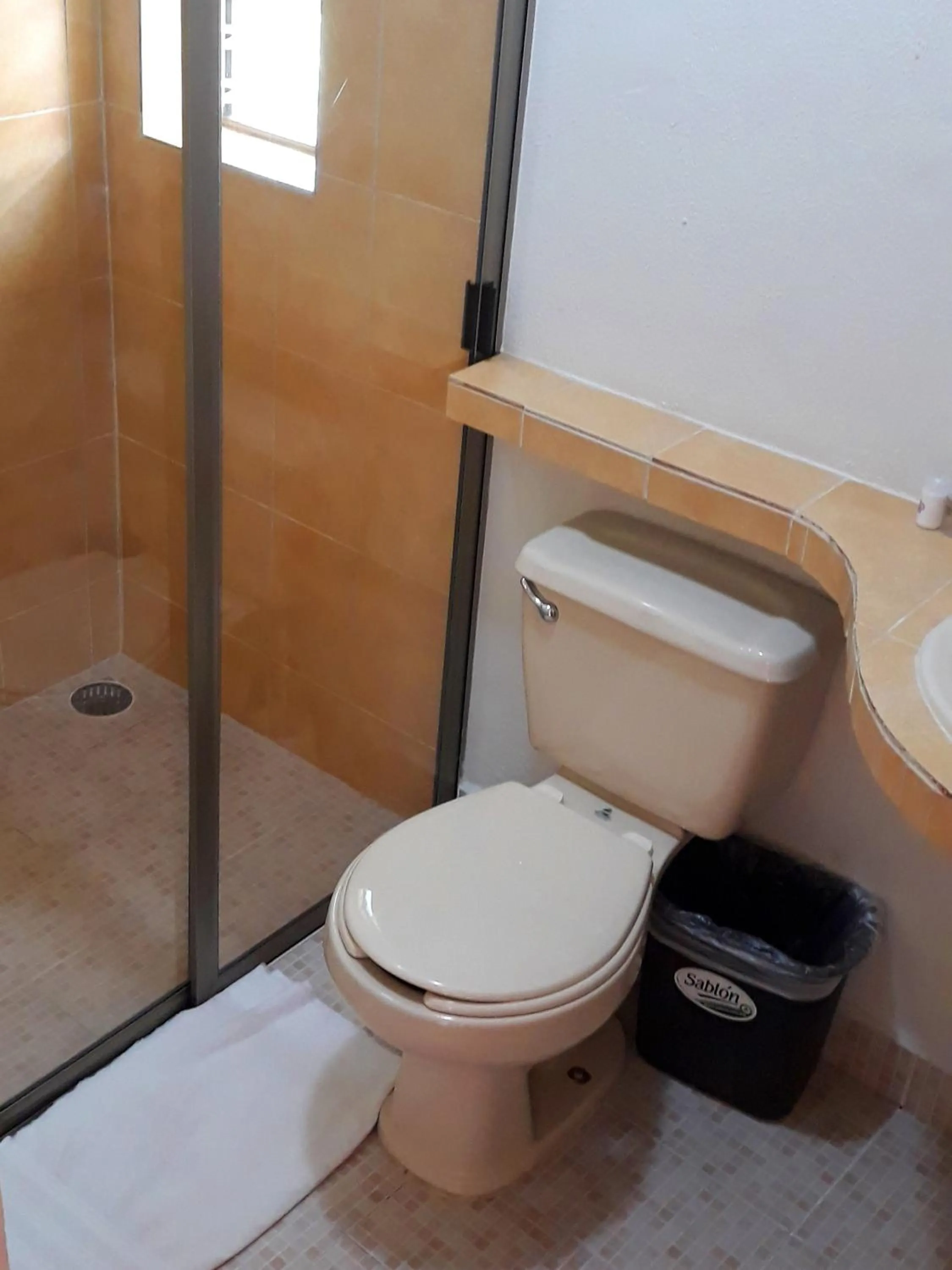 Bathroom in Axkan Arte Hotel