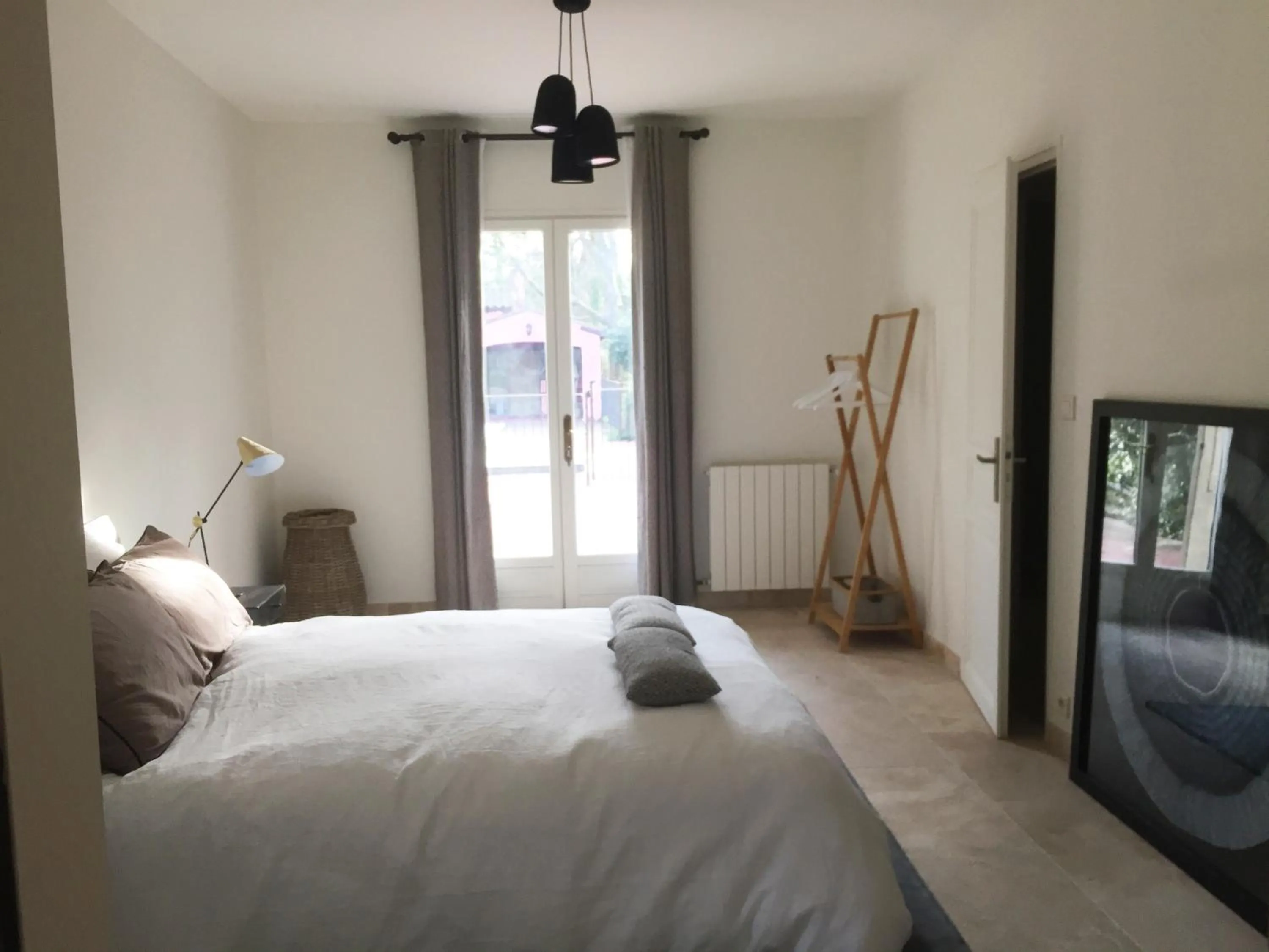 Bedroom, Bed in Serendip