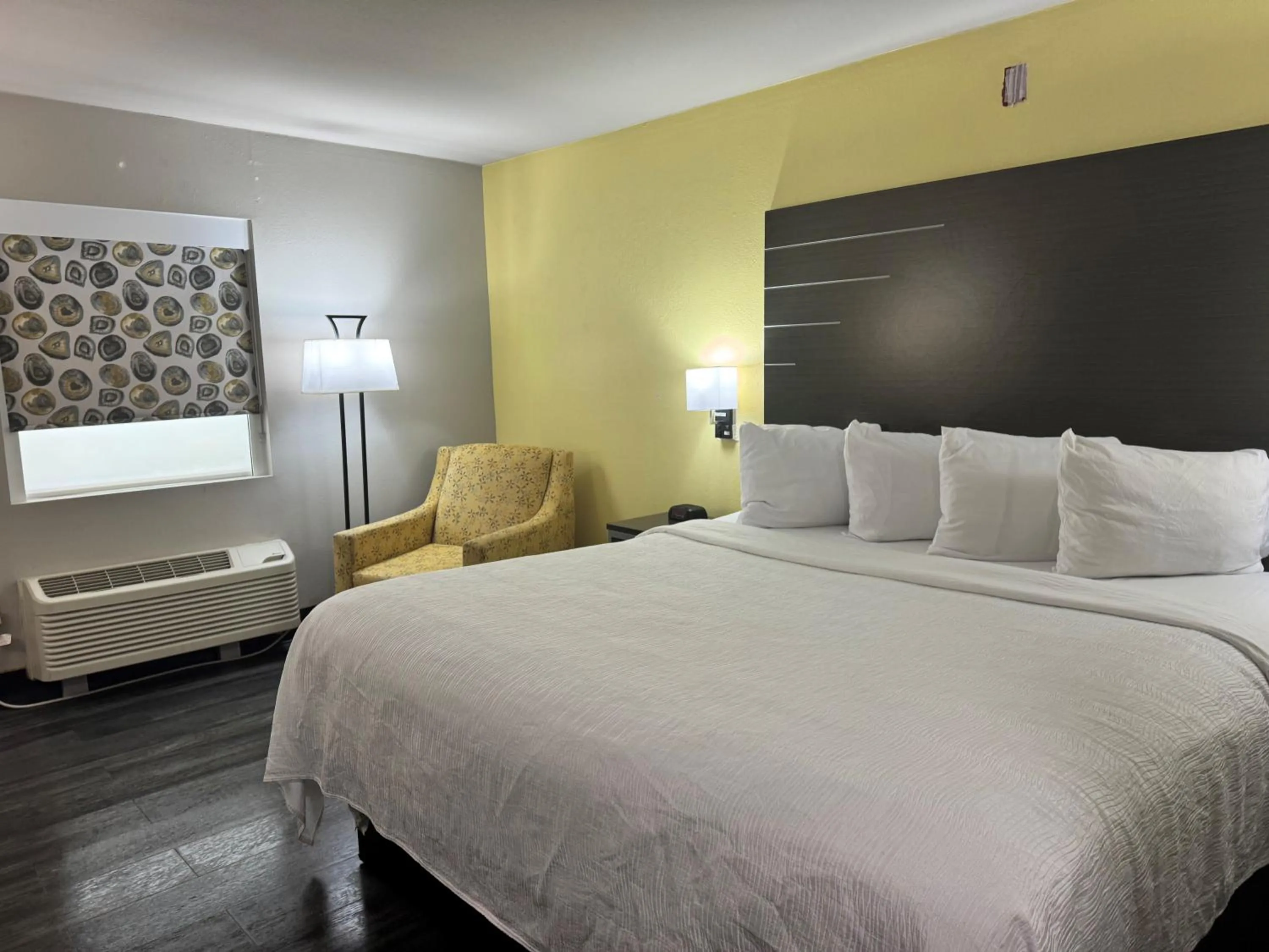 Bedroom, Bed in Wingate by Wyndham Biloxi - Ocean Springs