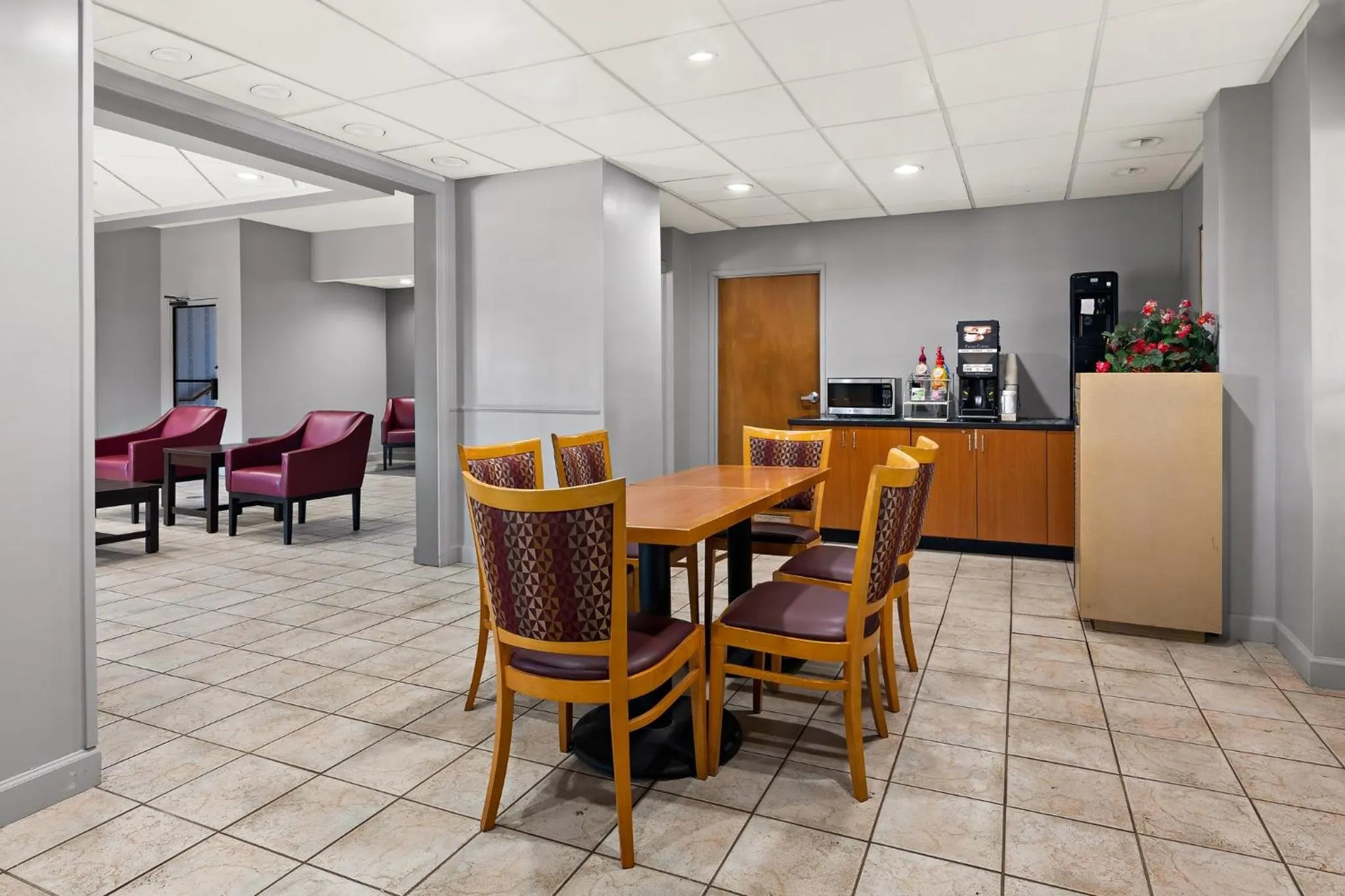 Breakfast in Red Roof Inn & Suites Monroe, NC