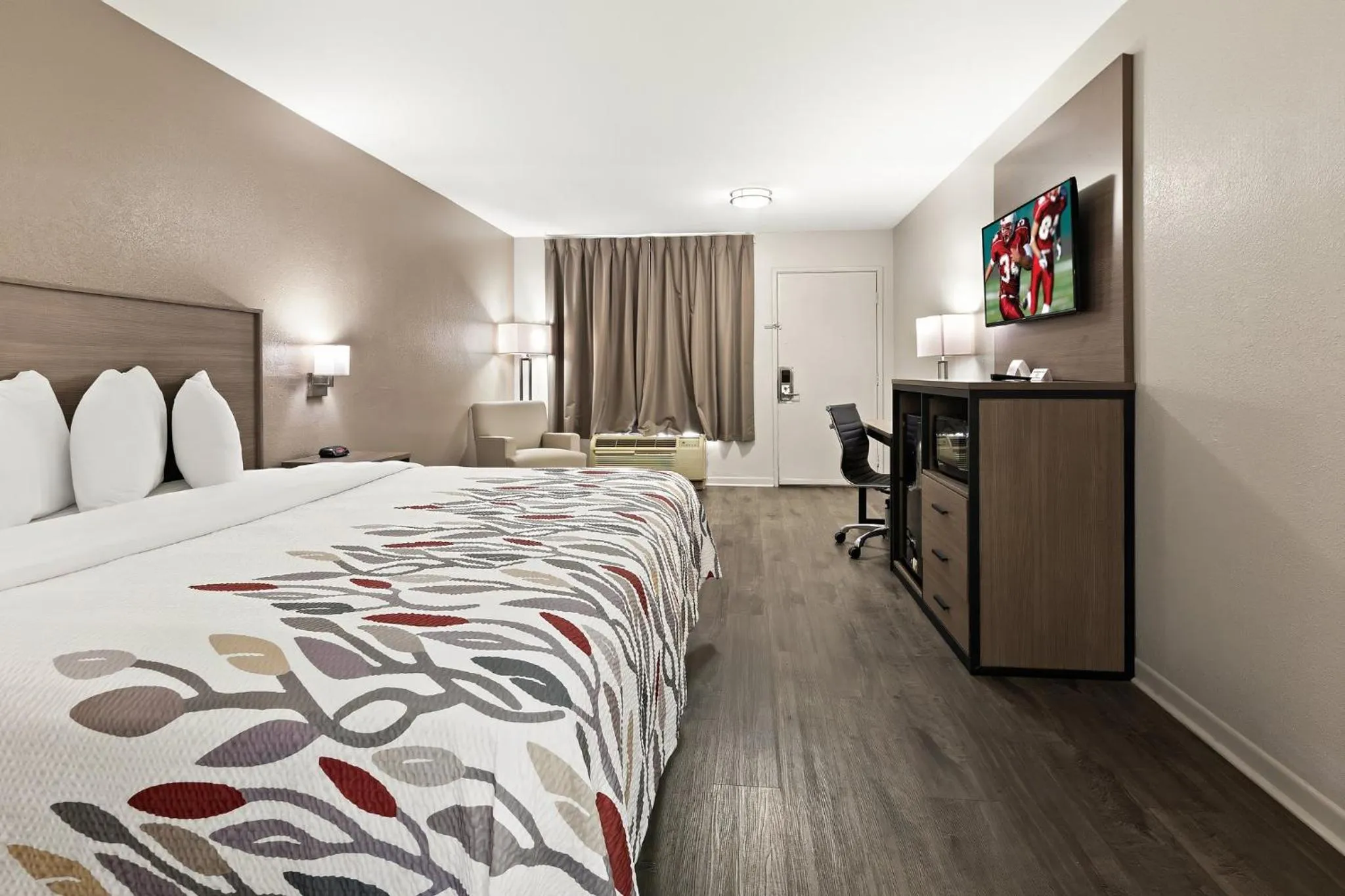 Photo of the whole room, Bed in Red Roof Inn & Suites Monroe, NC