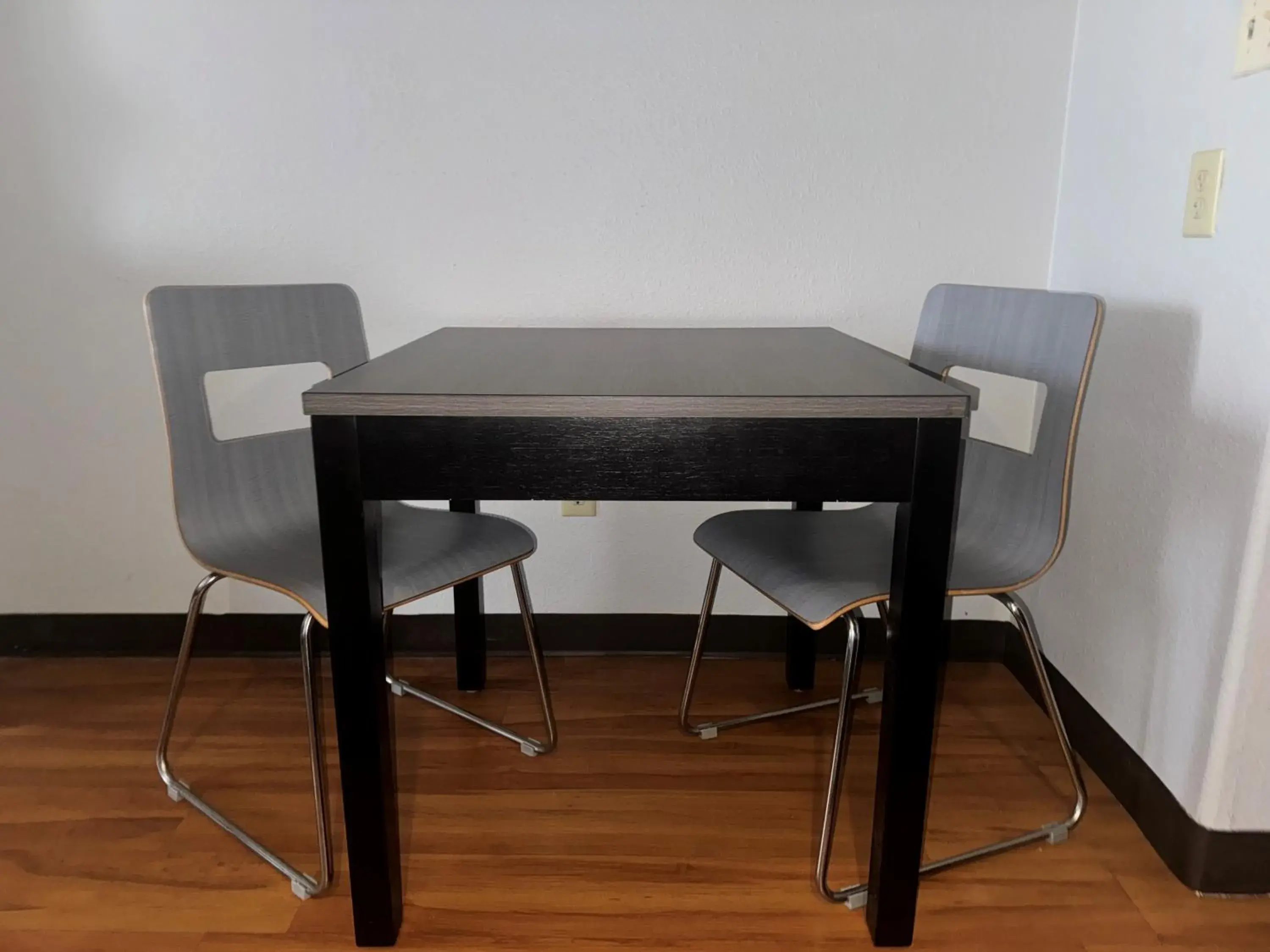 Ground Floor King Room - Non-Smoking in Super 8 by Wyndham Sealy Ground Floor King Room - Non-Smoking in Super 8 by Wyndham Sealy