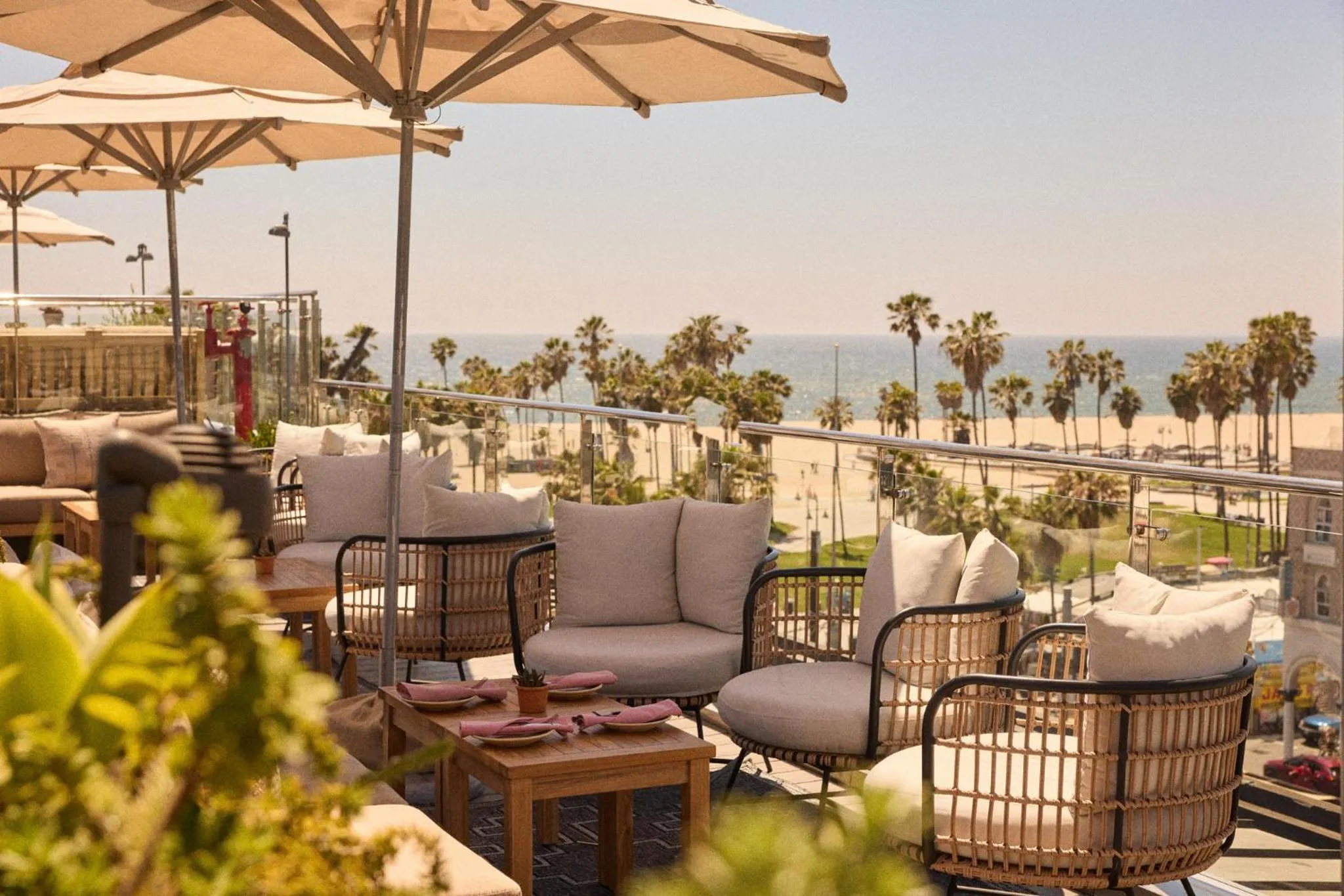 Restaurant/places to eat in Hotel Erwin Venice Beach