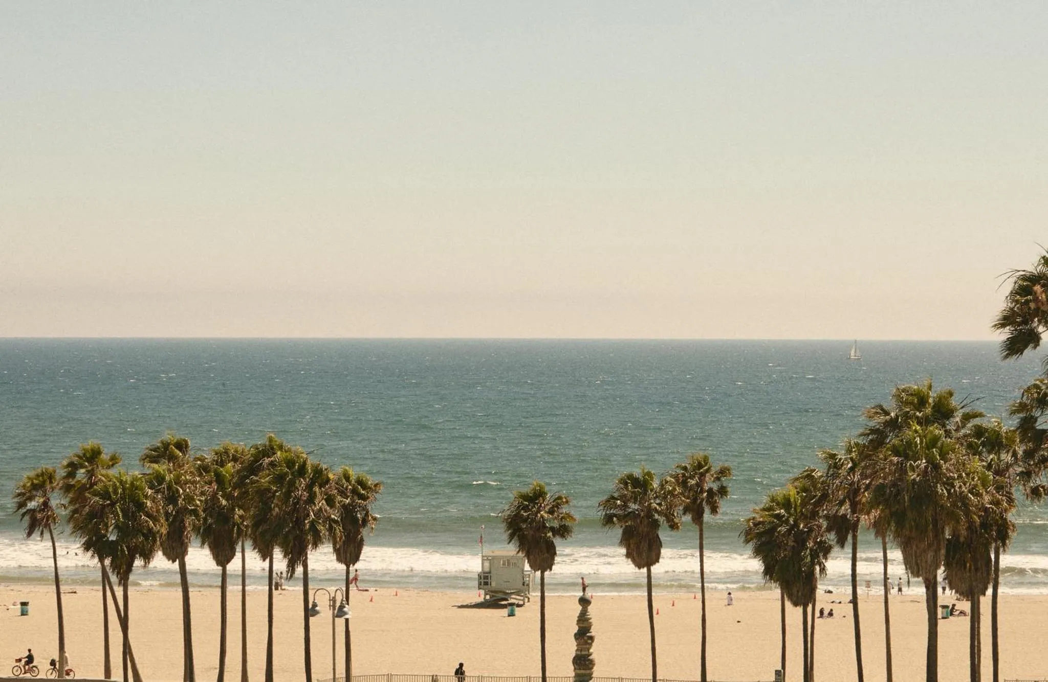 Restaurant/places to eat in Hotel Erwin Venice Beach