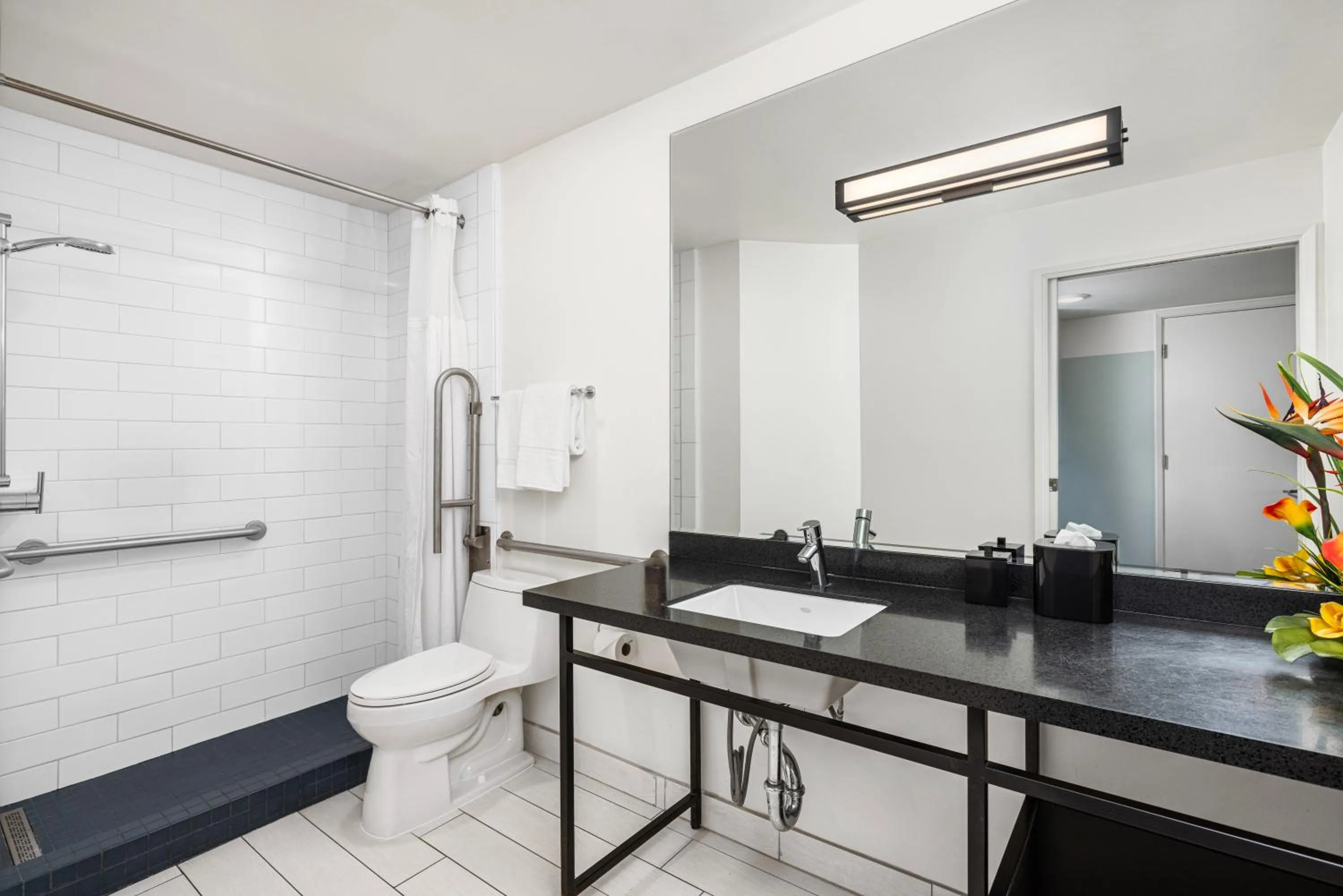 Bathroom in Hotel Erwin Venice Beach