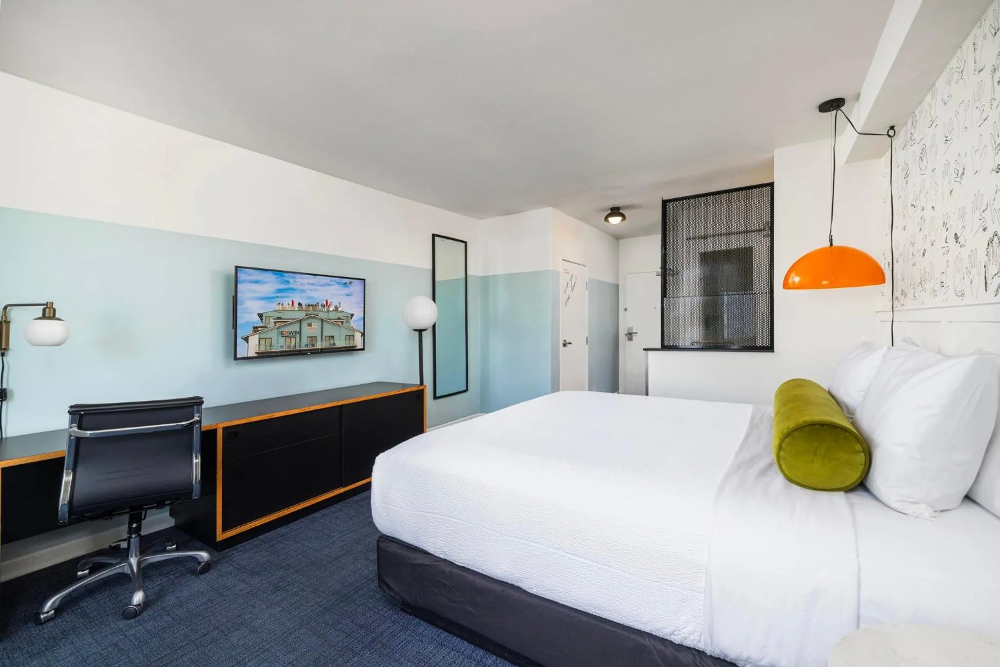 Photo of the whole room, Bed in Hotel Erwin Venice Beach