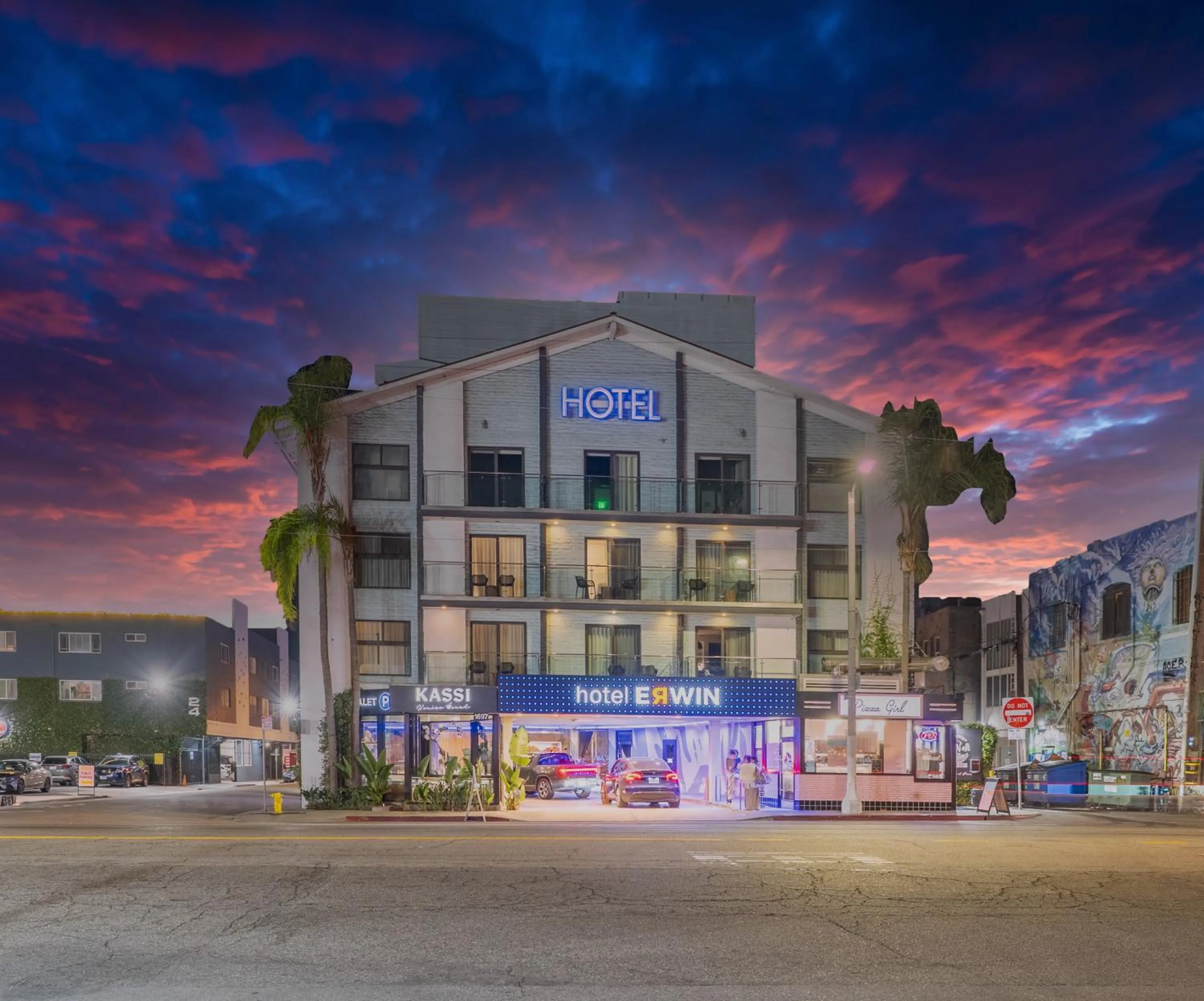 Property building in Hotel Erwin Venice Beach