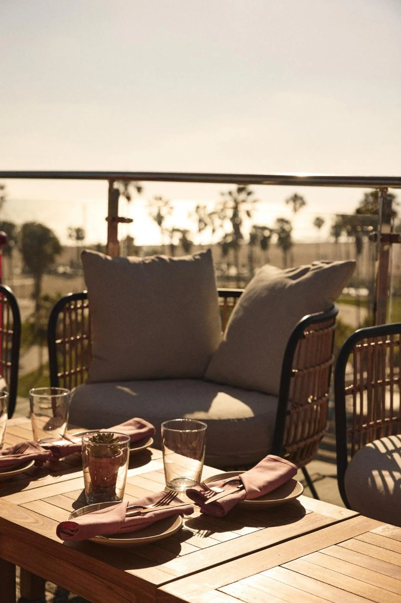 Restaurant/places to eat in Hotel Erwin Venice Beach