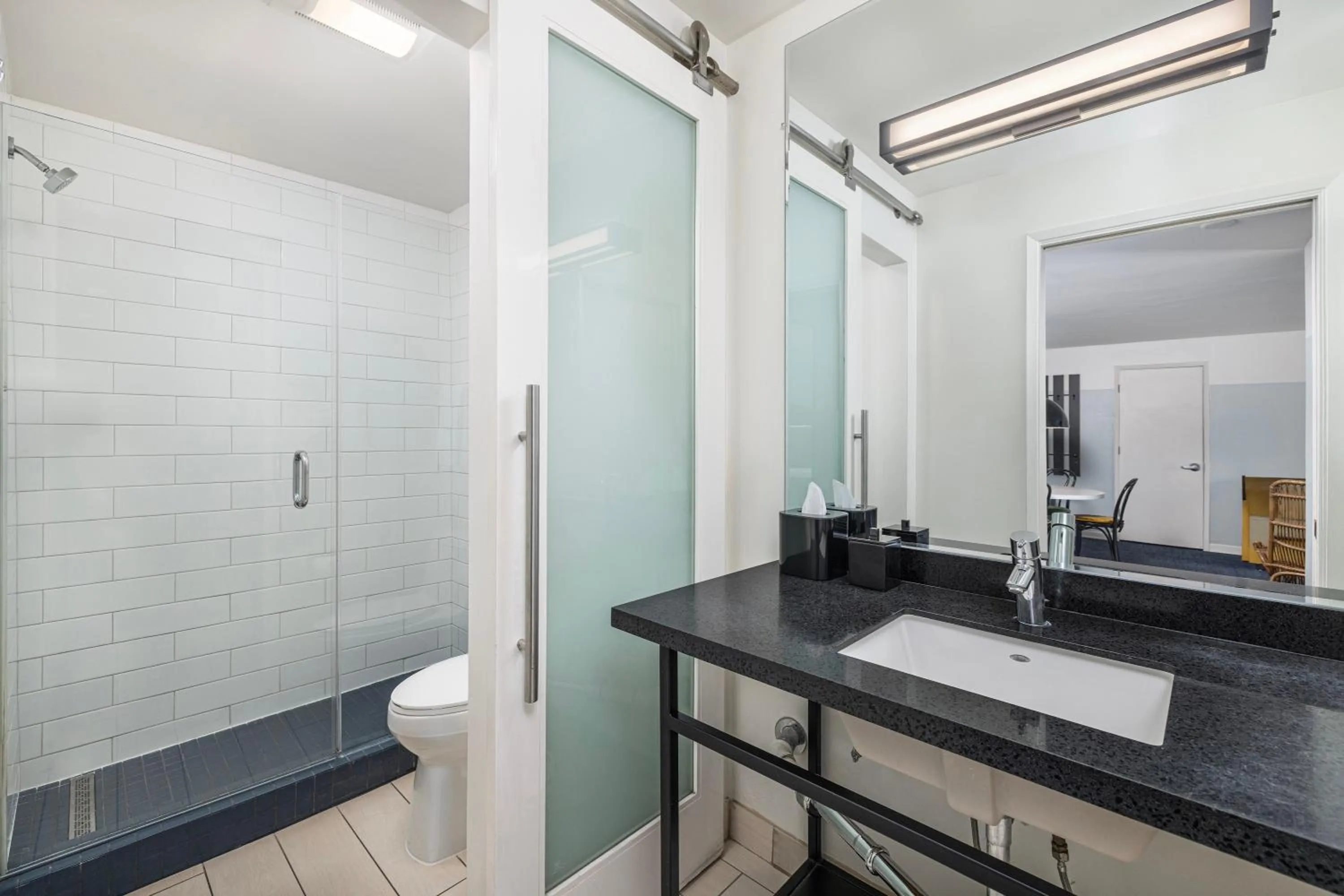 Shower in Hotel Erwin Venice Beach