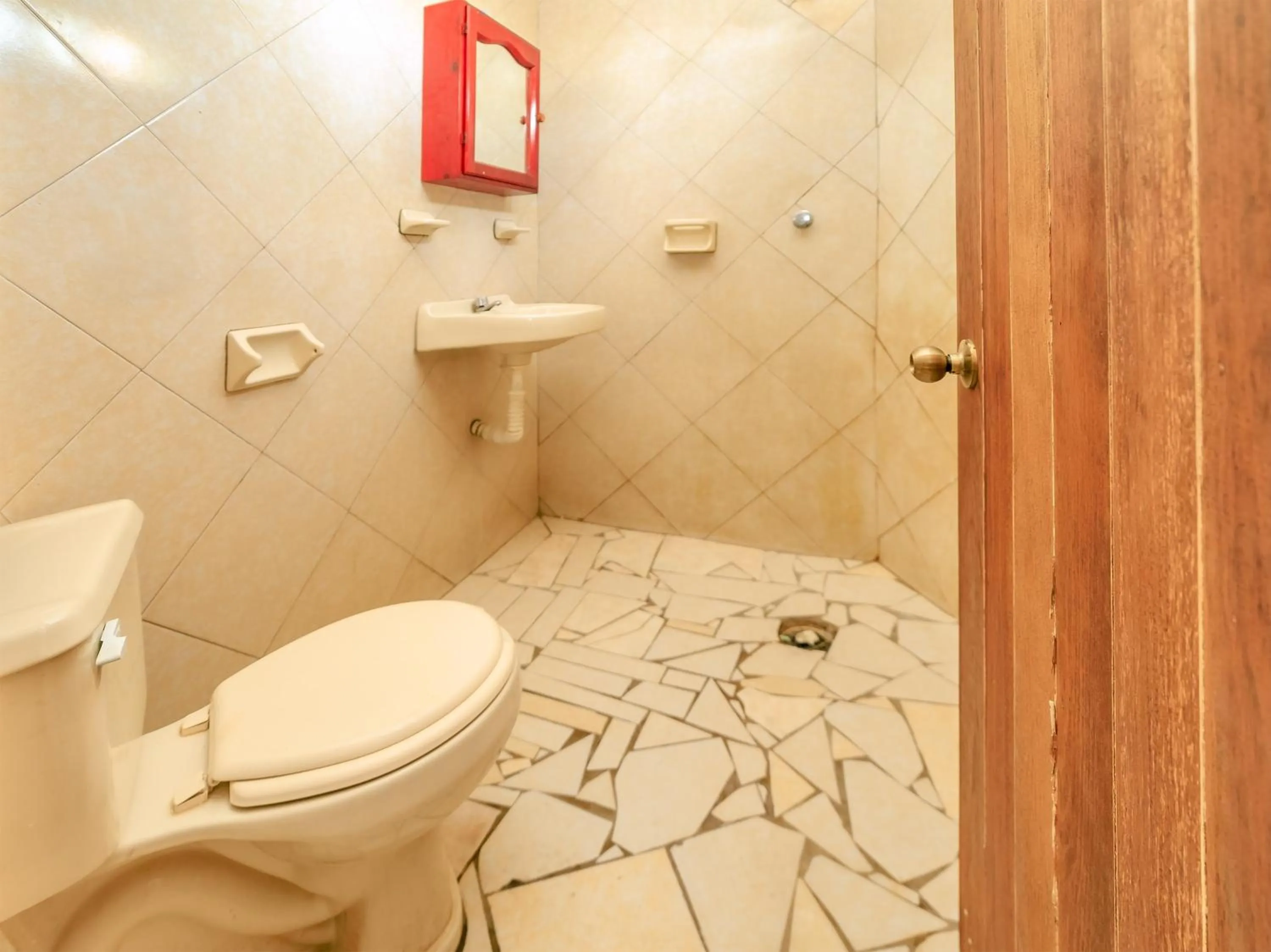 Bathroom in Capital O Verdemar, Pie de la Cuesta