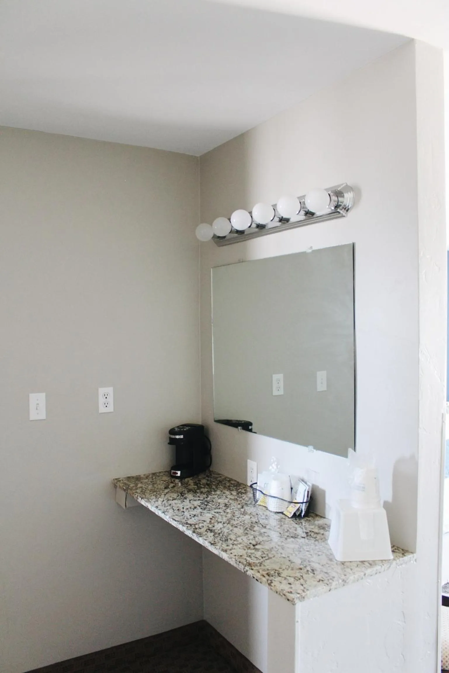 Days Inn by Wyndham Show Low