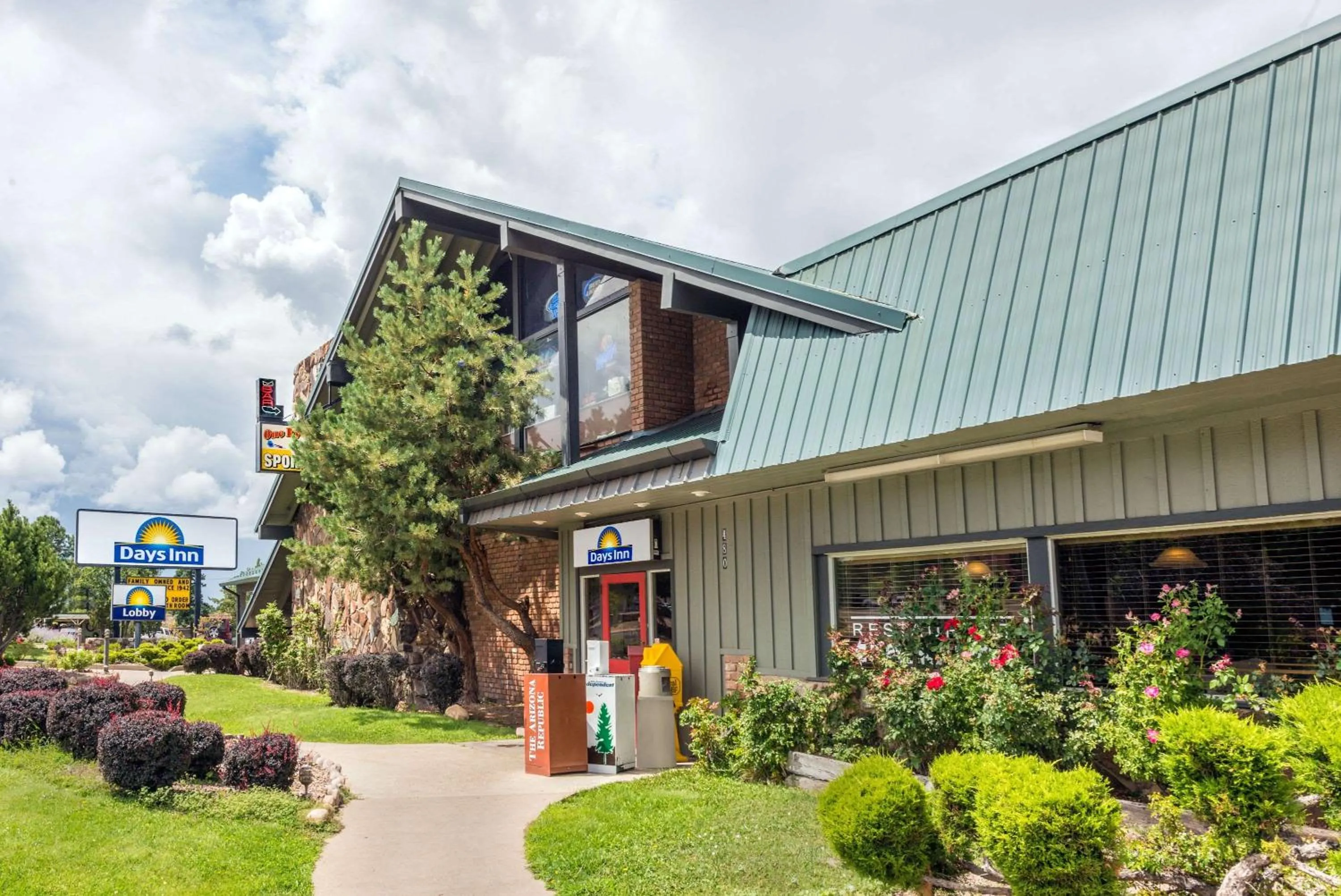 Property building in Days Inn by Wyndham Show Low