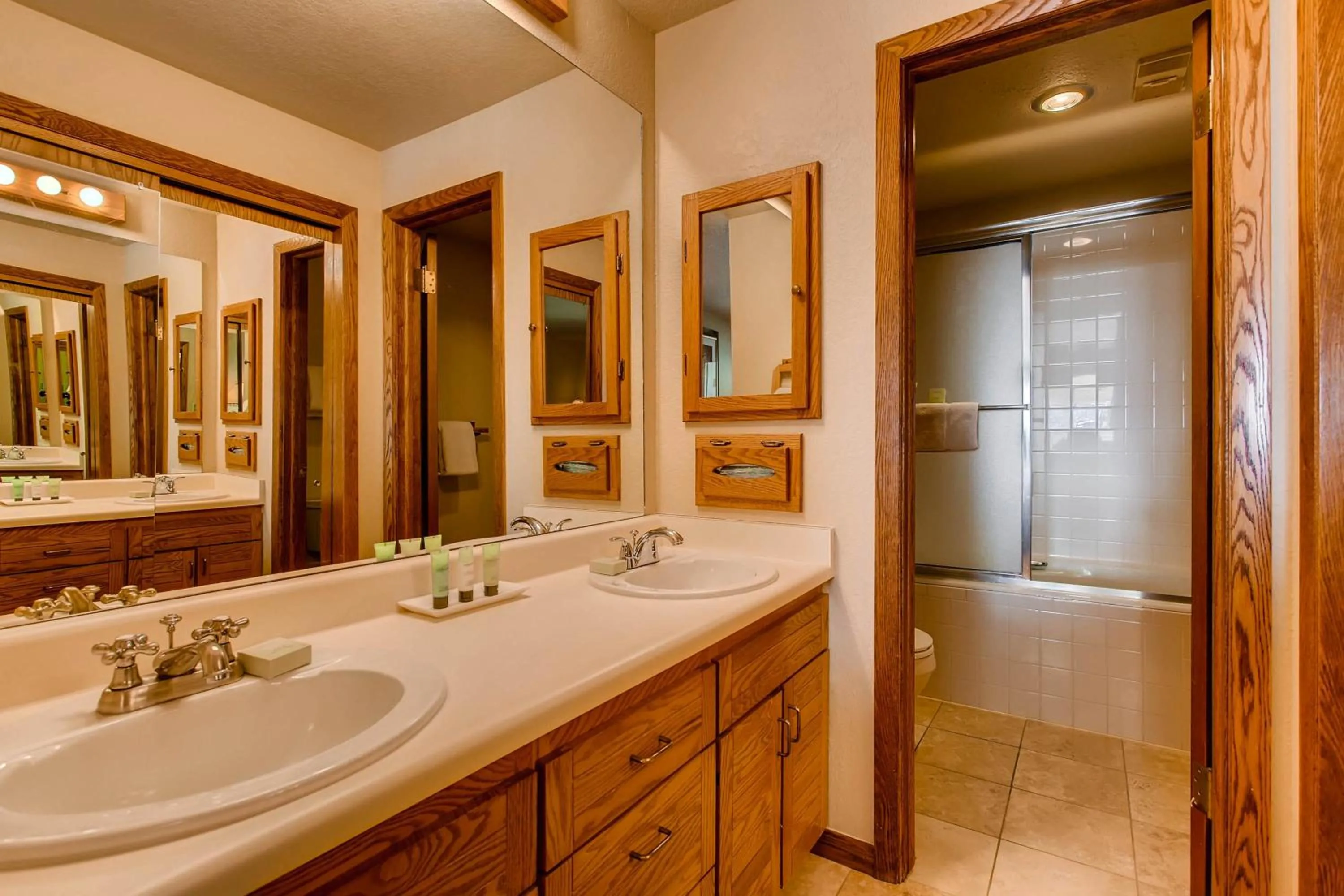 Updated 2 Br With View Of Lifts Condo