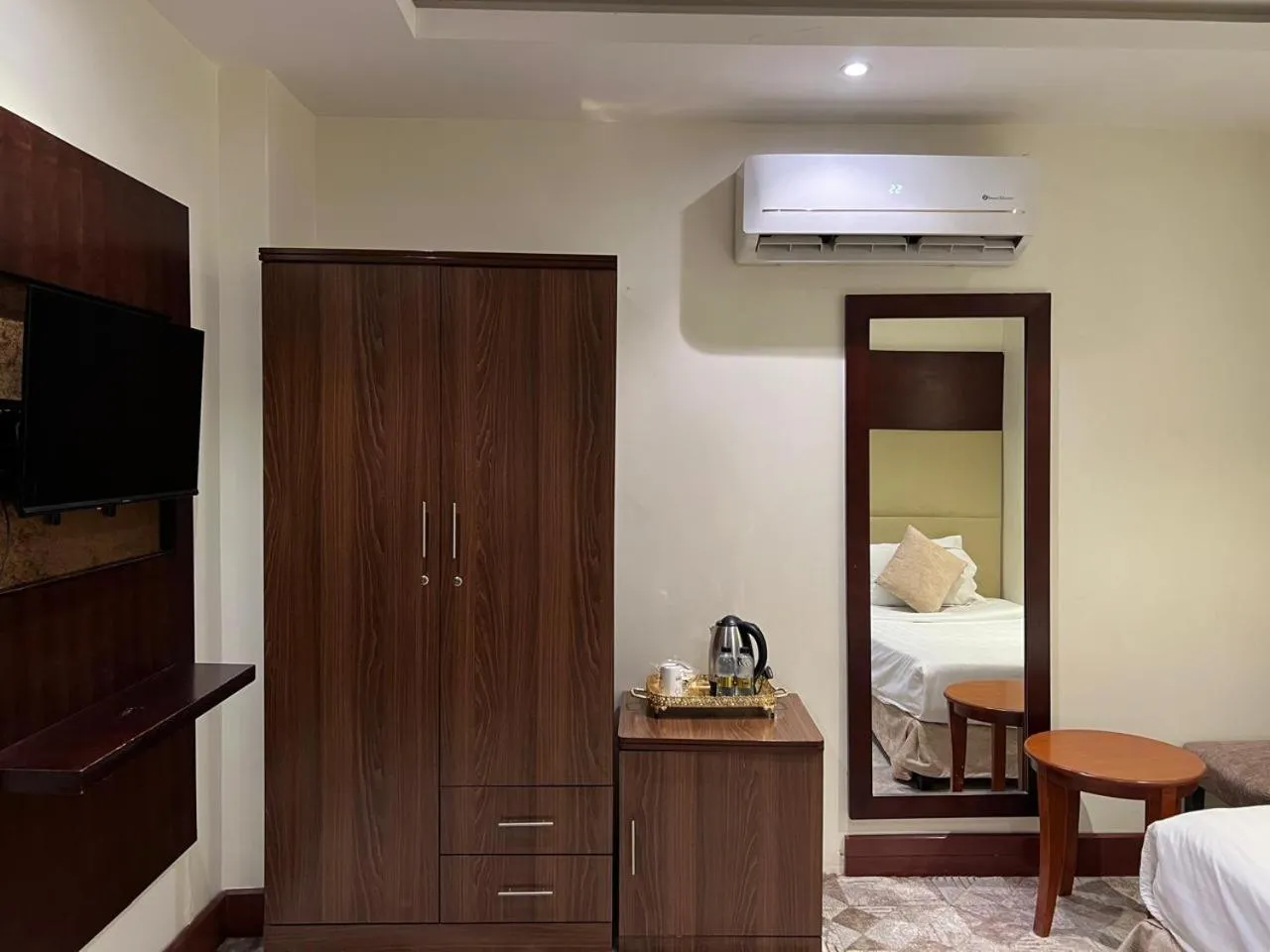 wardrobe, Bed in Dalin Hotel