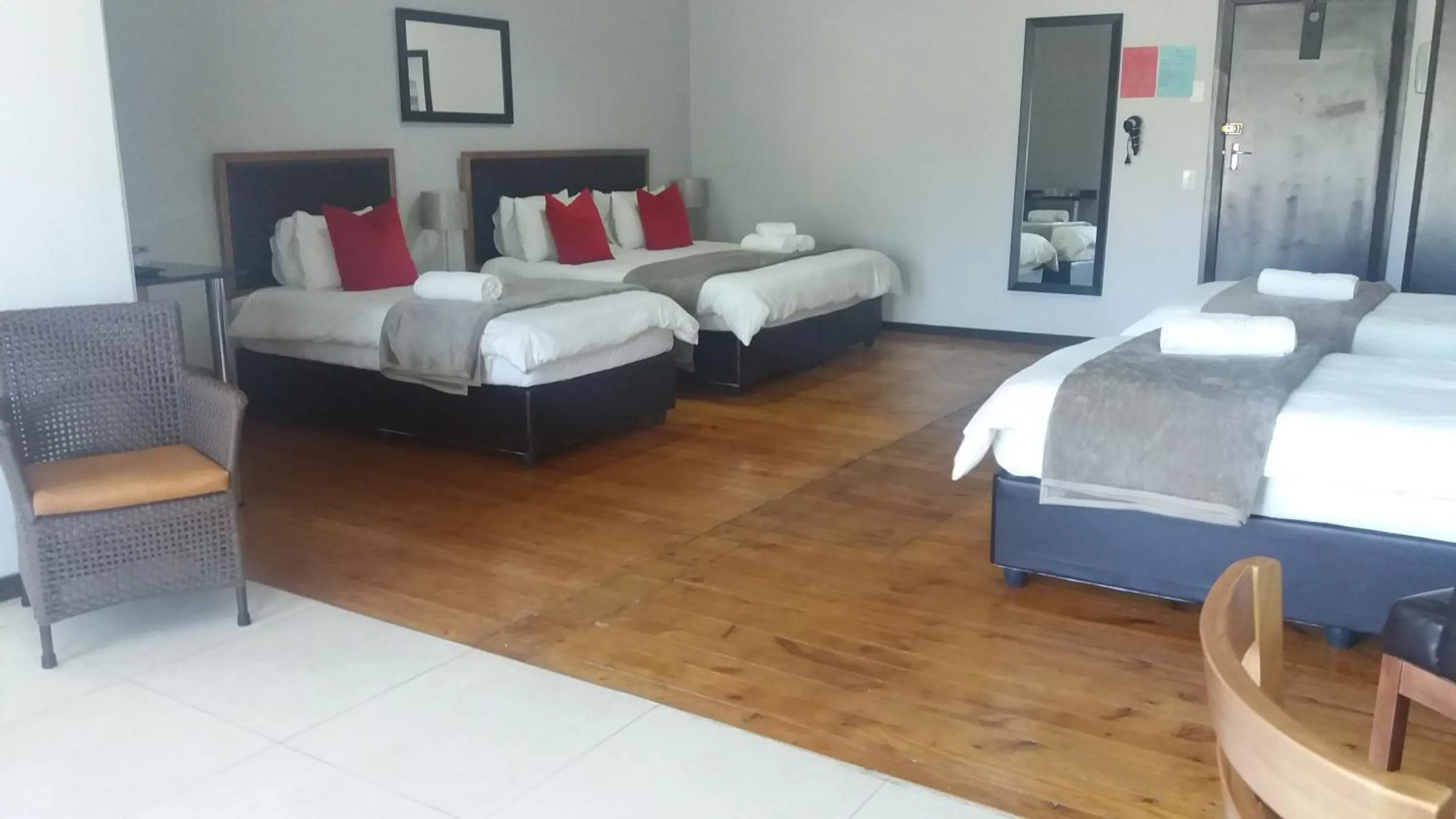 Photo of the whole room, Bed in Clanwilliam Hotel