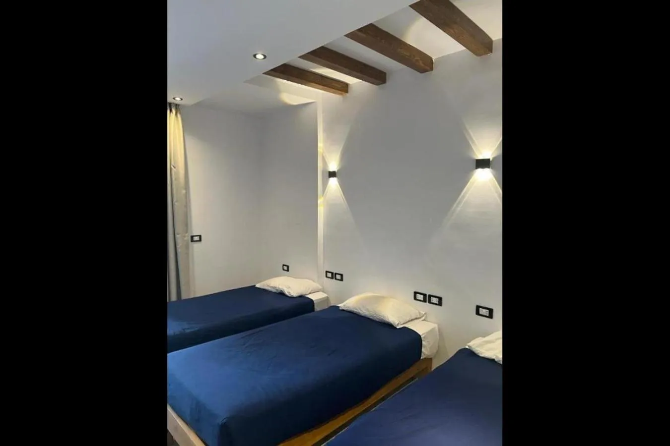 Photo of the whole room, Bed in Penguin Village Dahab