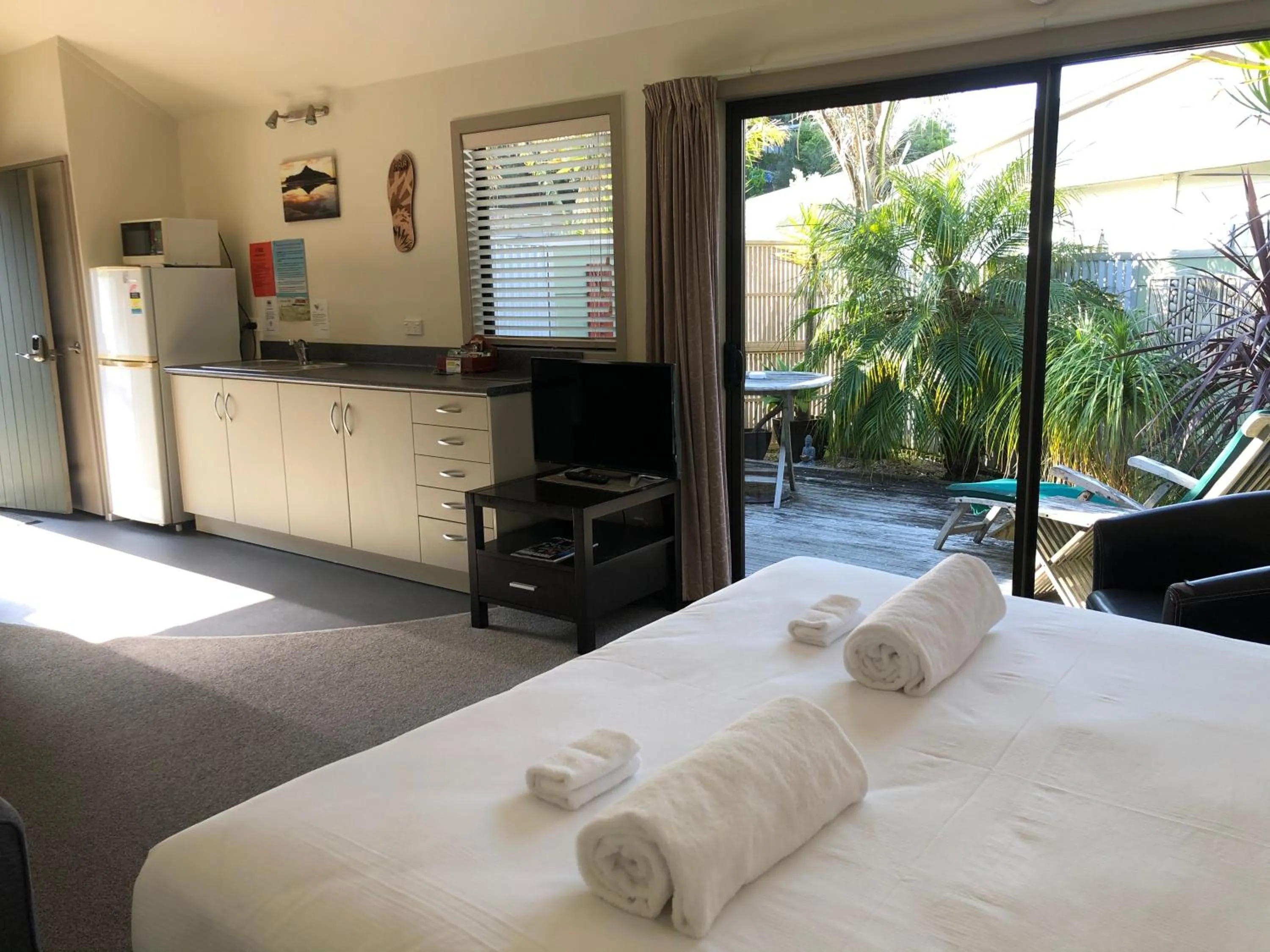 Patio, Bed in Tairua Shores Motel