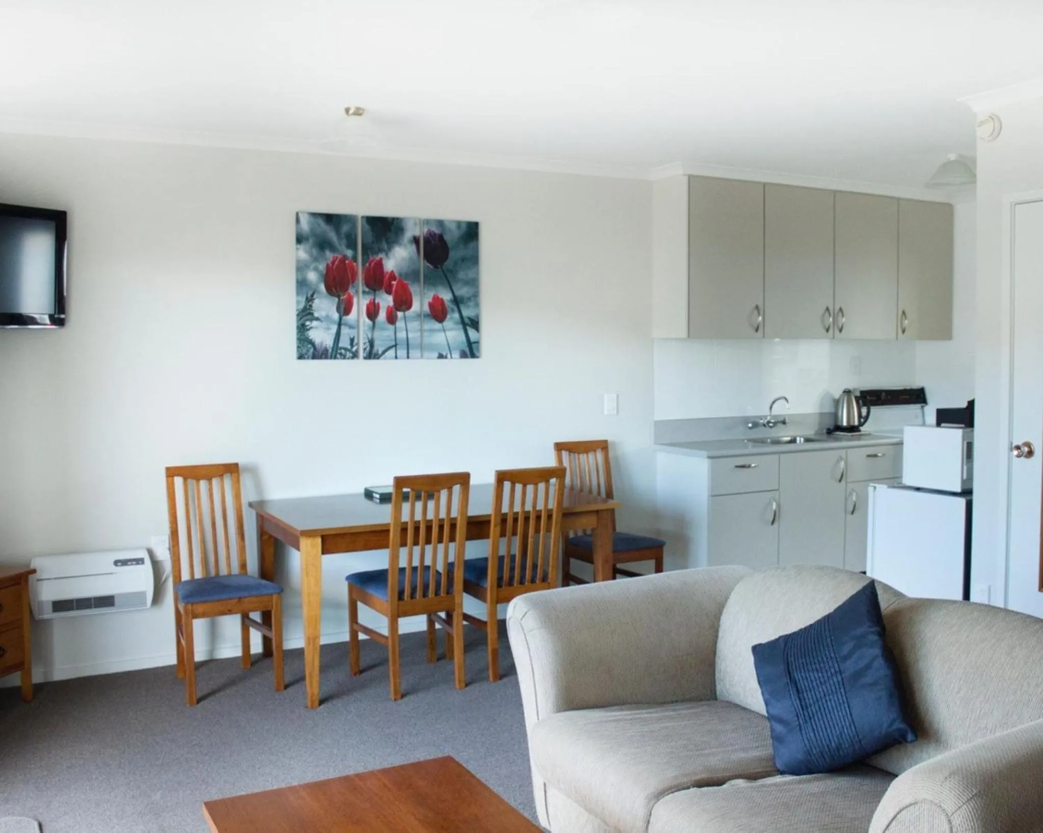 Living room in Alpine Motel