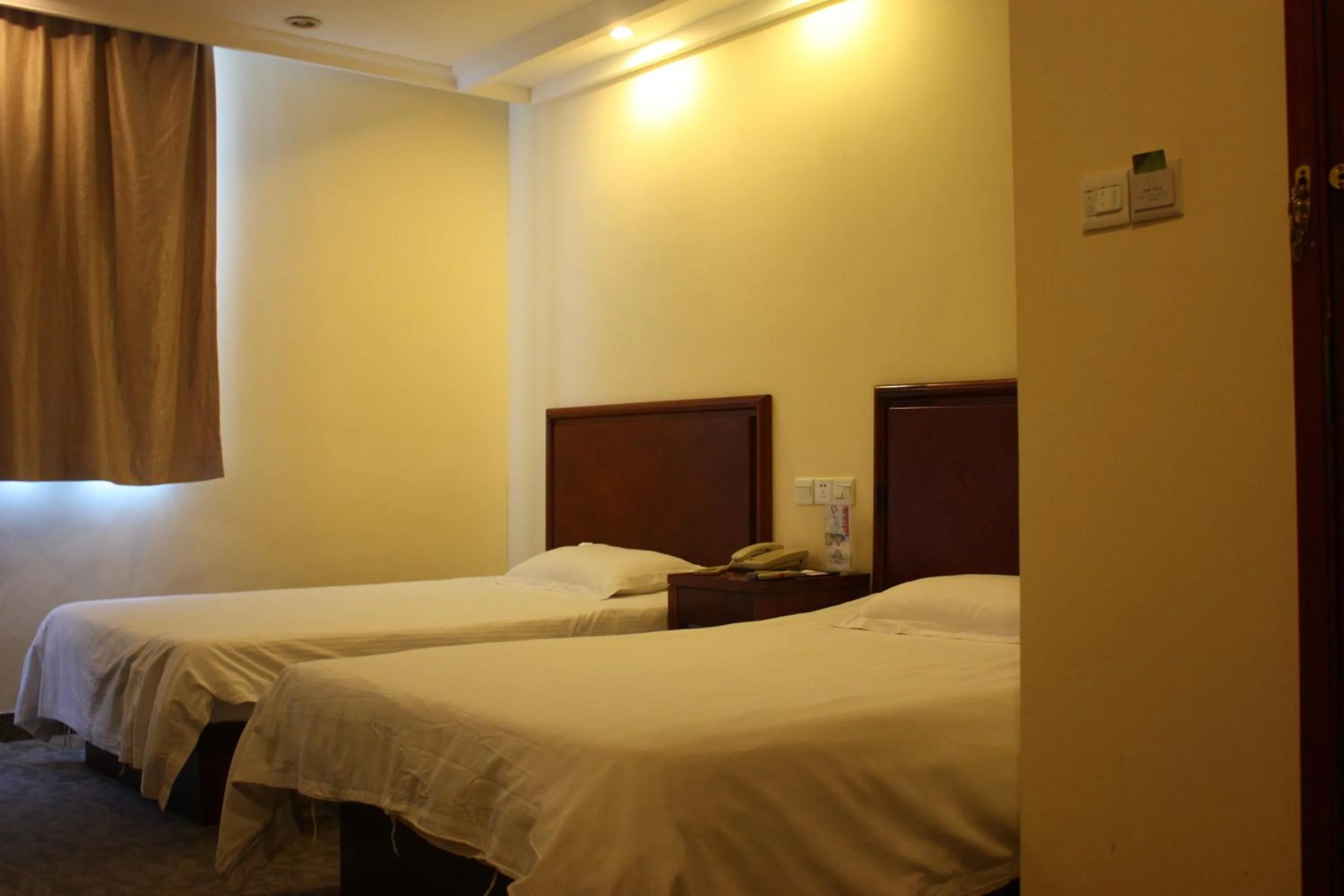 Bed in GMA Hotel ShangHai WuNing Road ZhenPing Road Metro Station