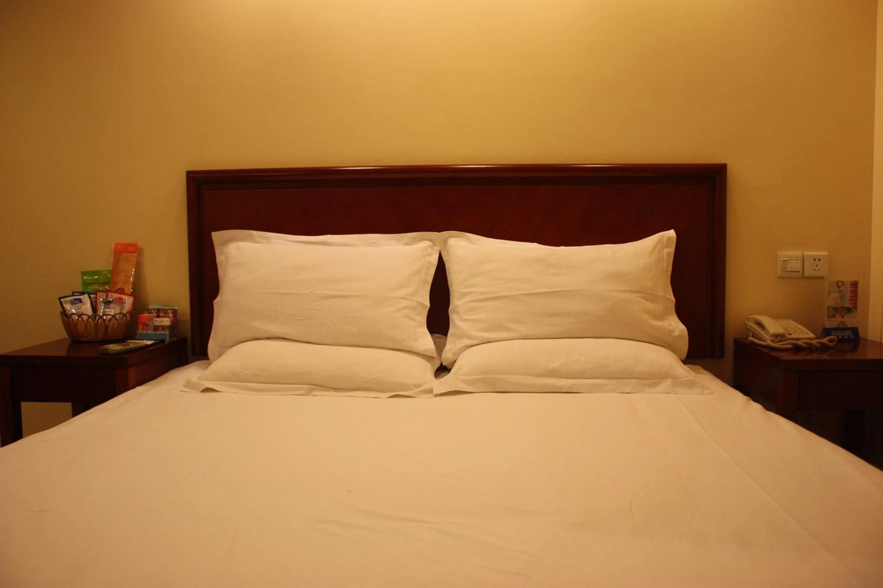 Bed in GMA Hotel ShangHai WuNing Road ZhenPing Road Metro Station