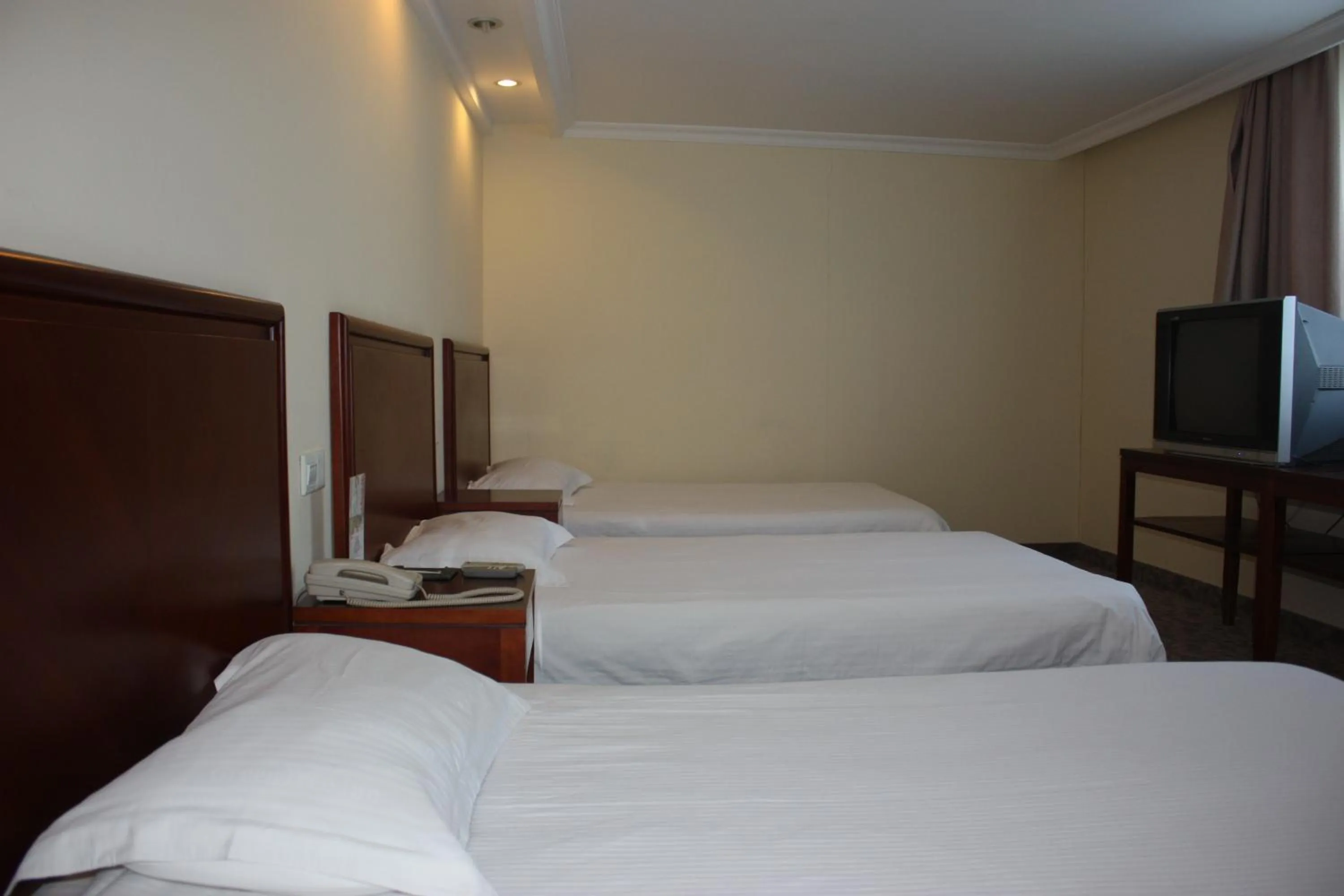 Photo of the whole room in GMA Hotel ShangHai WuNing Road ZhenPing Road Metro Station
