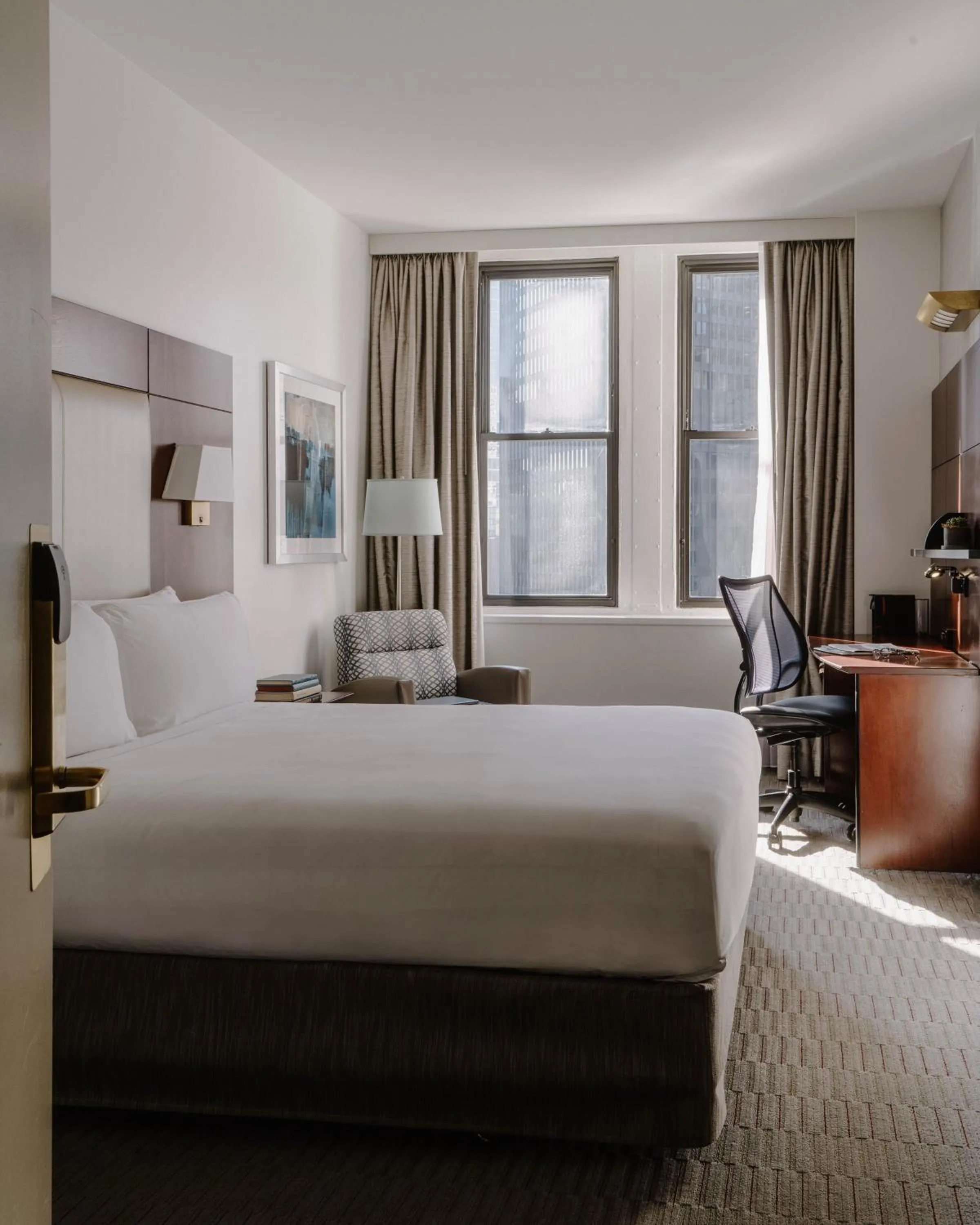 Bedroom, Bed in River Hotel