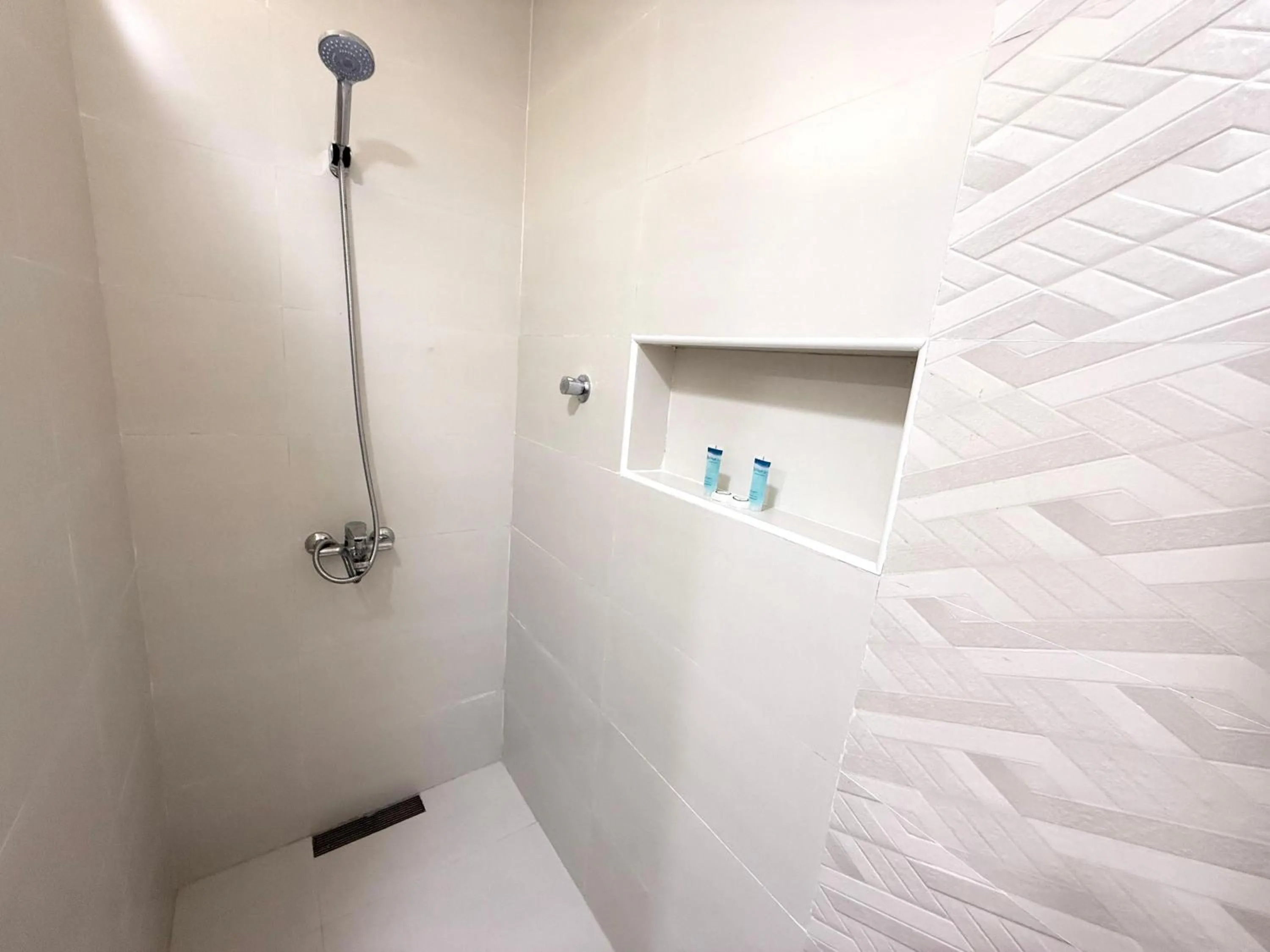 Shower in Oriental Nights Rest House