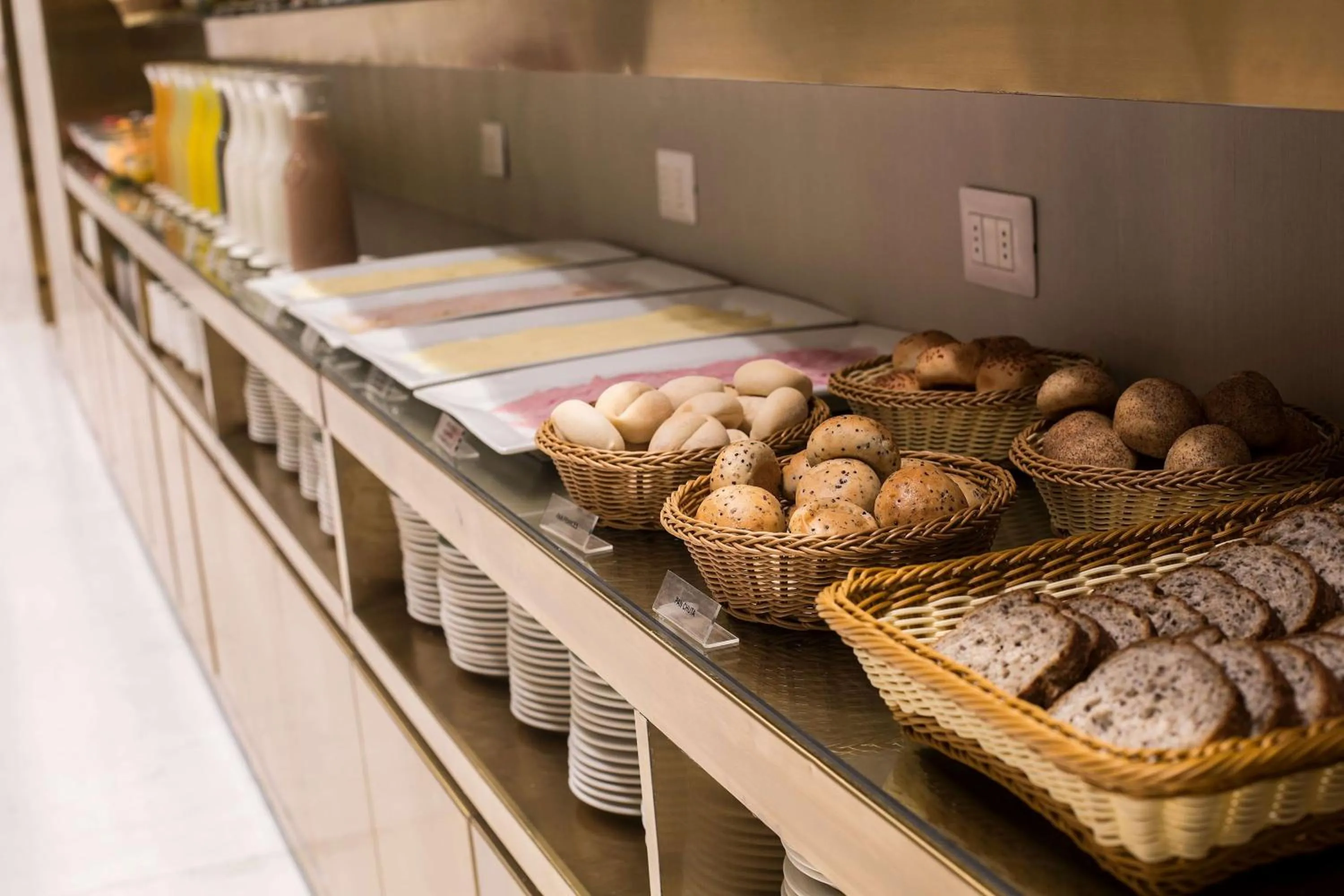 Restaurant/places to eat in Dazzler by Wyndham Lima San Isidro